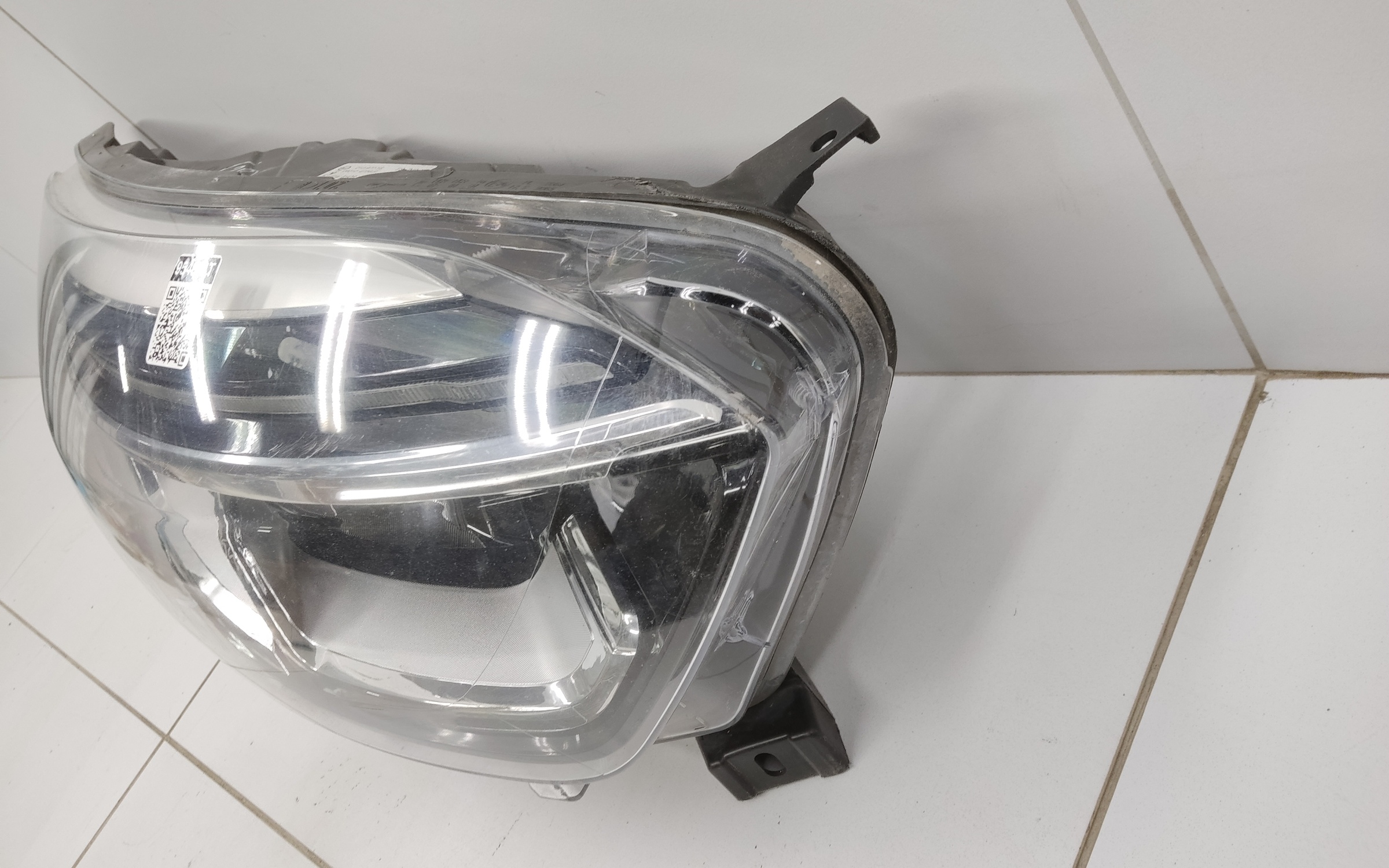 Фара передняя правая Renault Kaptur LED