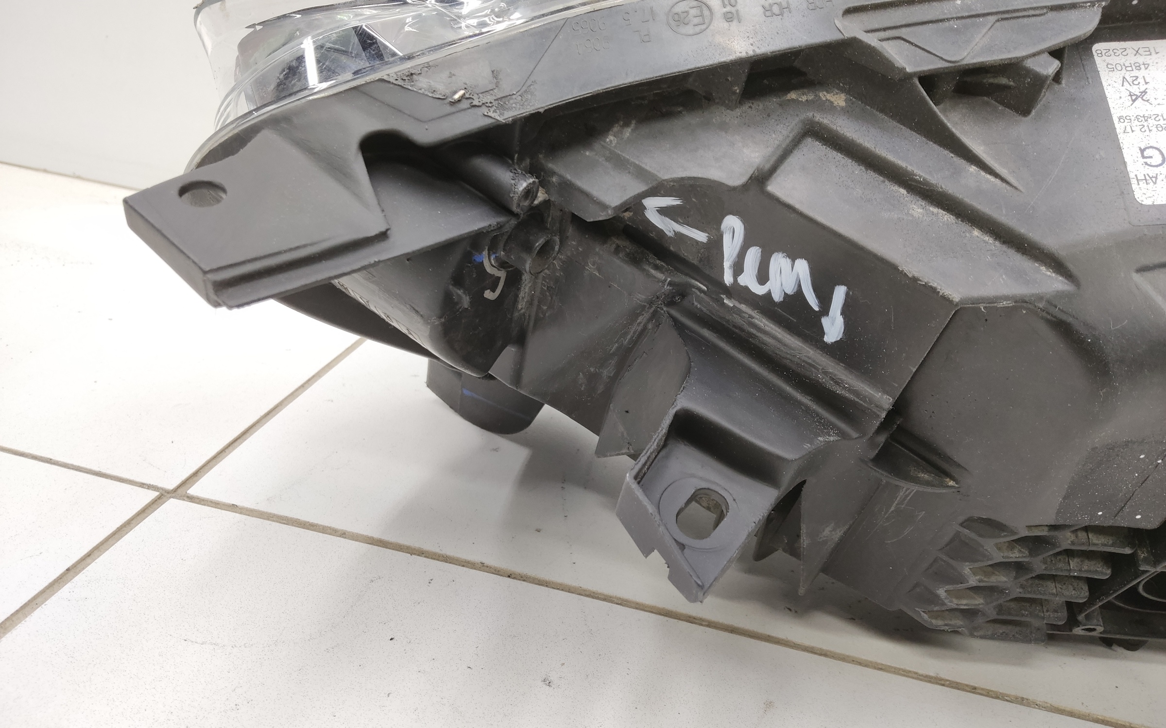 Фара передняя правая Renault Kaptur LED