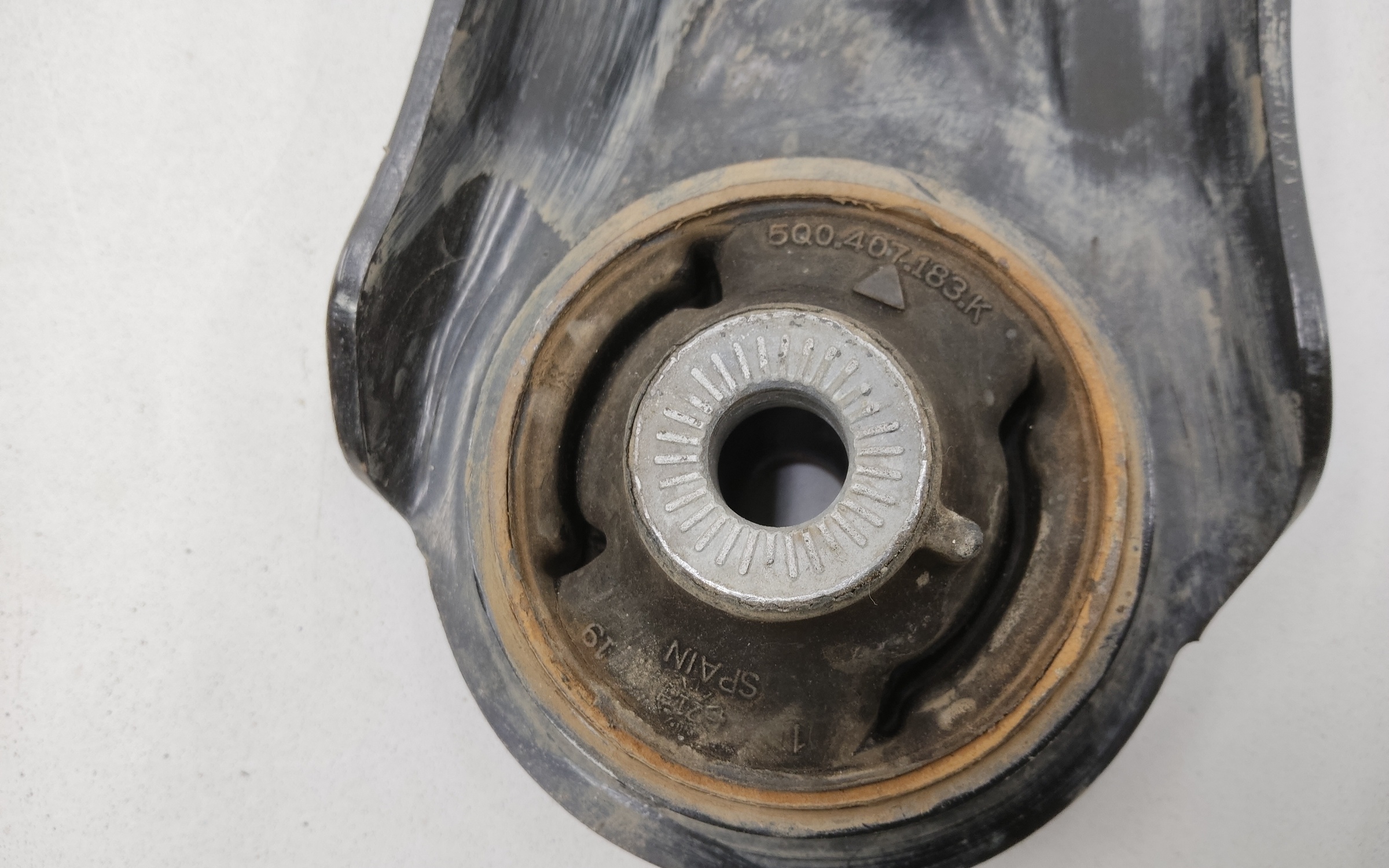 Рычаг передней подвески правый Skoda Kodiaq