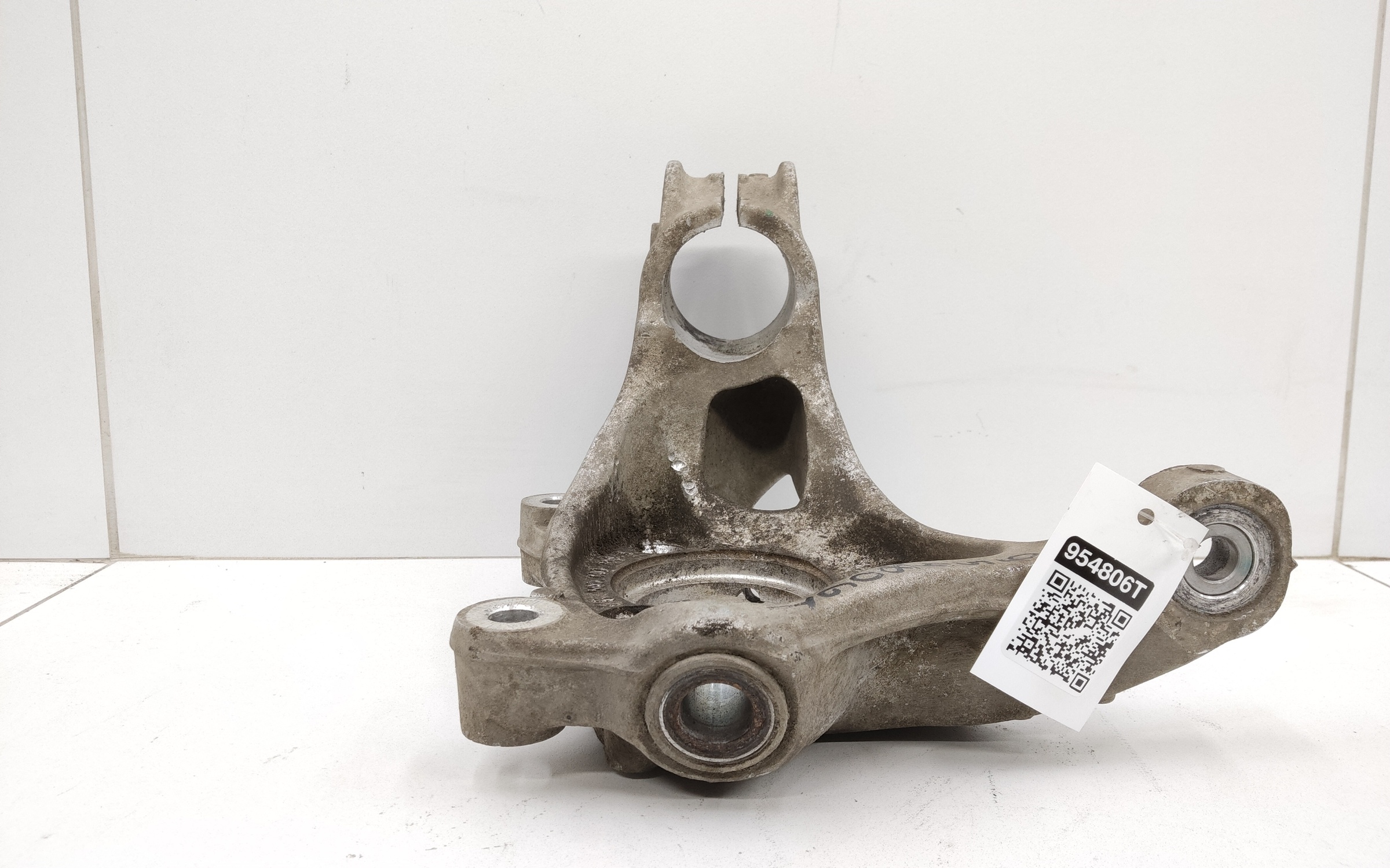 Кулак поворотный передний правый Skoda Octavia A7