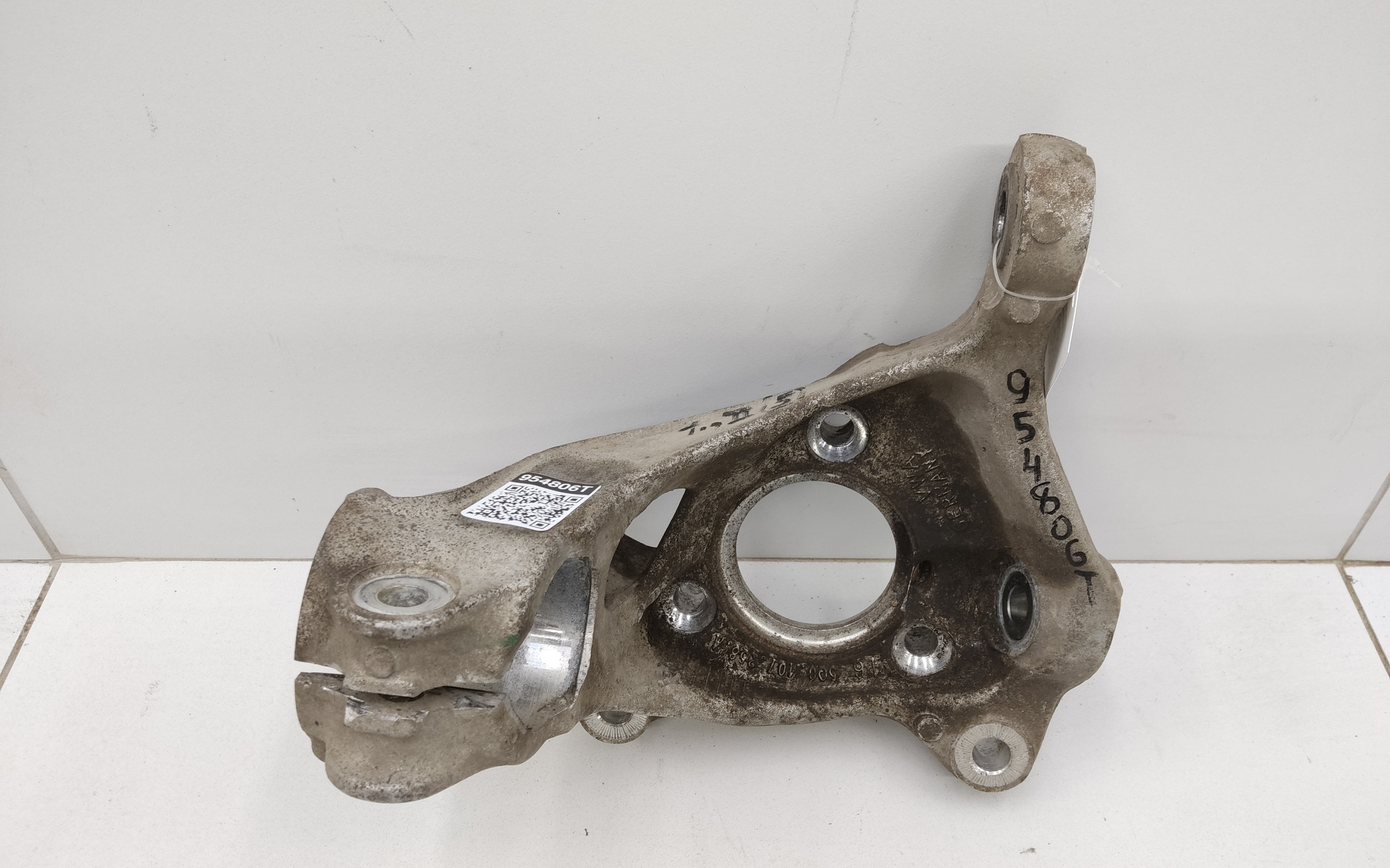 Кулак поворотный передний правый Skoda Octavia A7