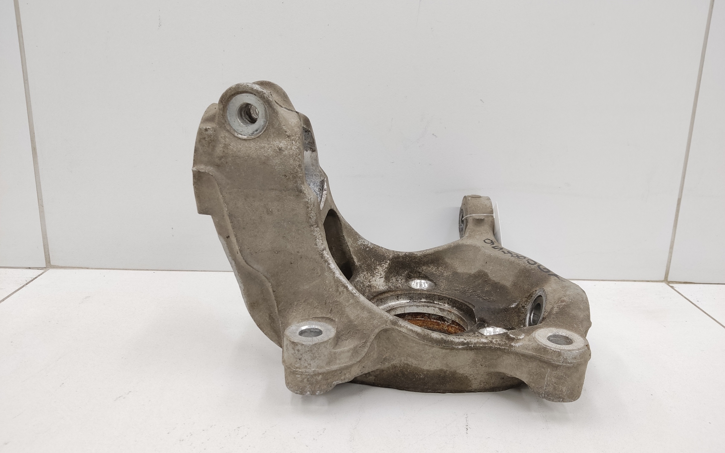 Кулак поворотный передний правый Skoda Octavia A7