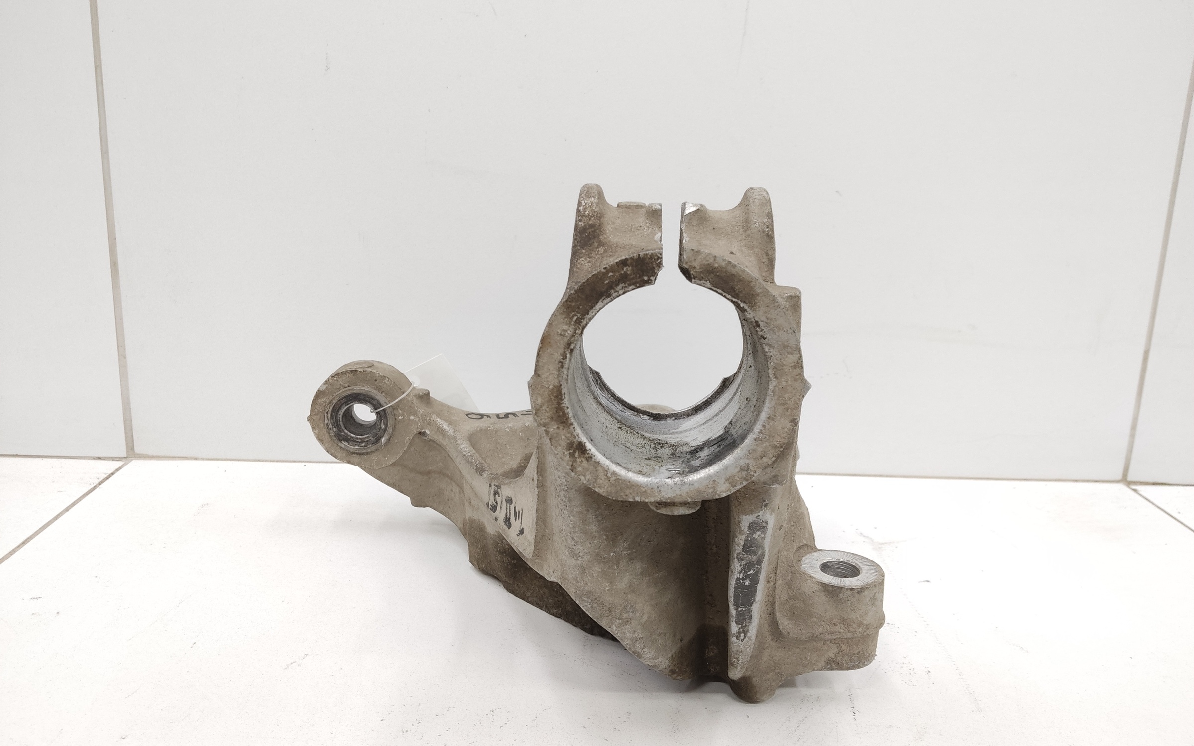 Кулак поворотный передний правый Skoda Octavia A7