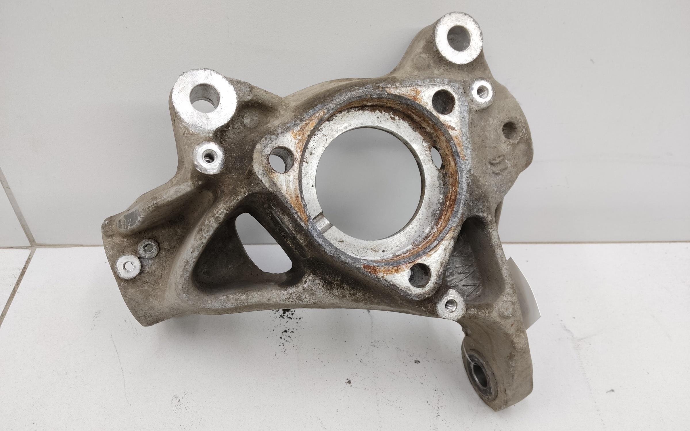 Кулак поворотный передний правый Skoda Octavia A7