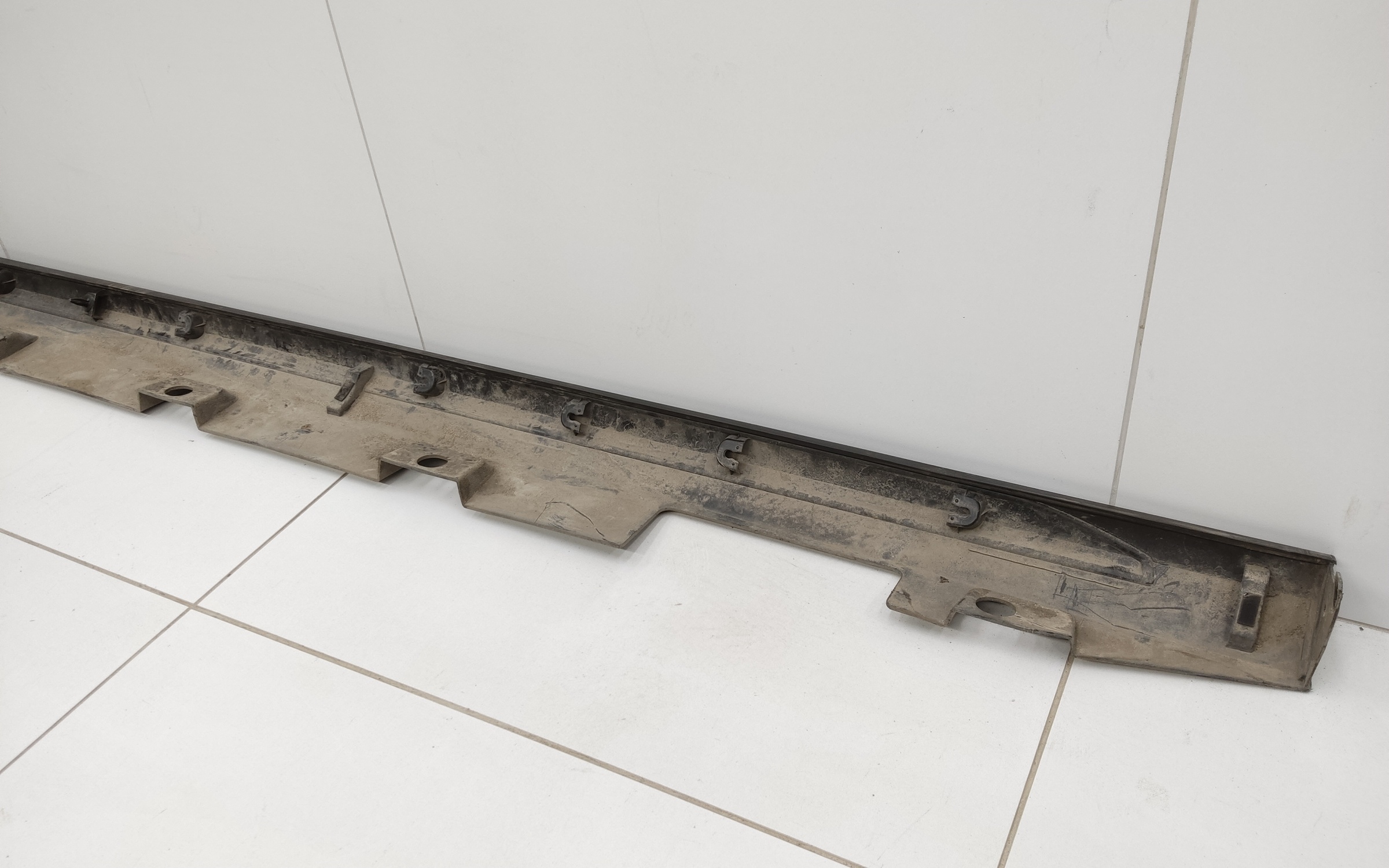 Накладка порога правого Haval Jolion Restail