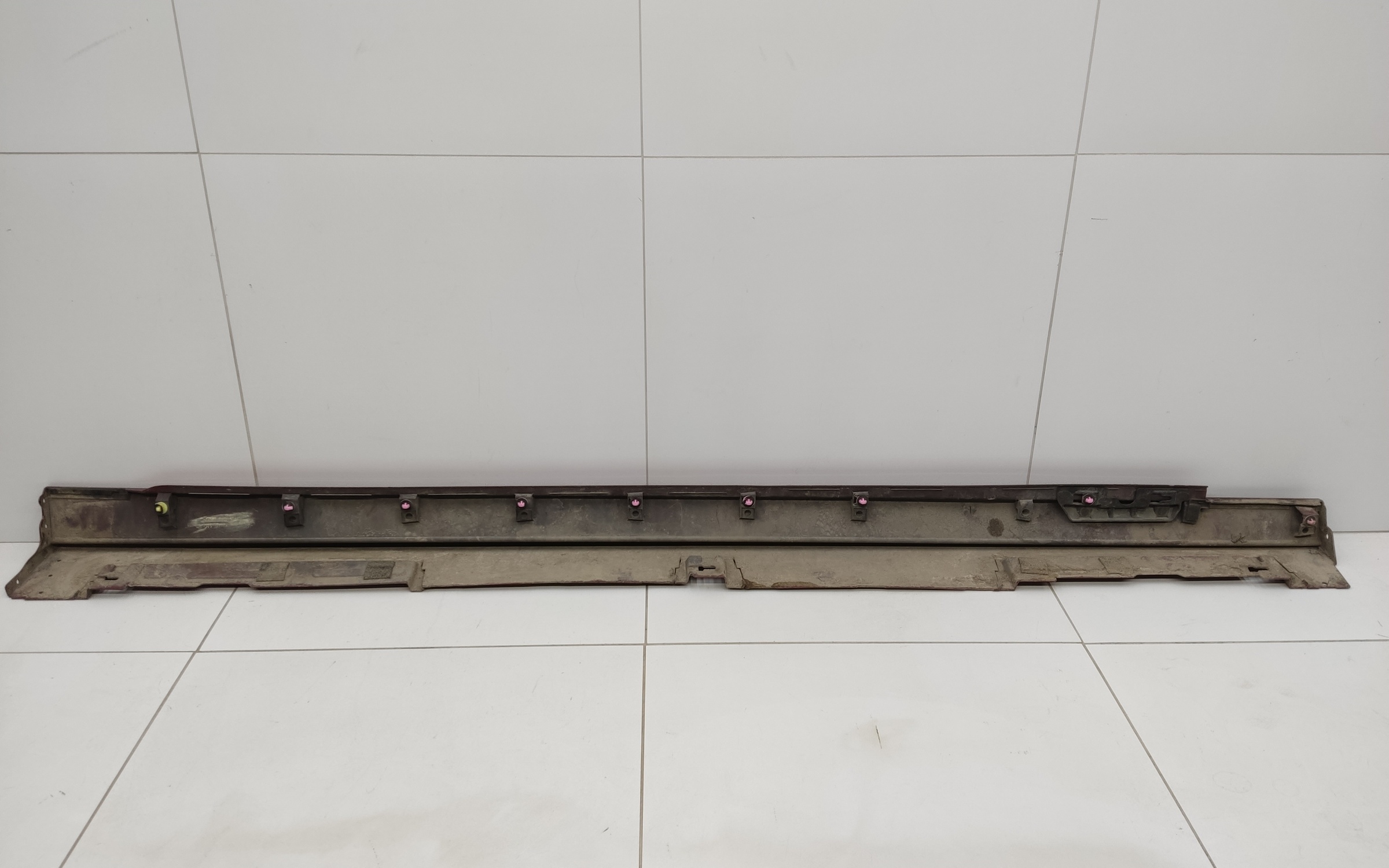 Накладка порога левого Mazda 3 BP Hatchback