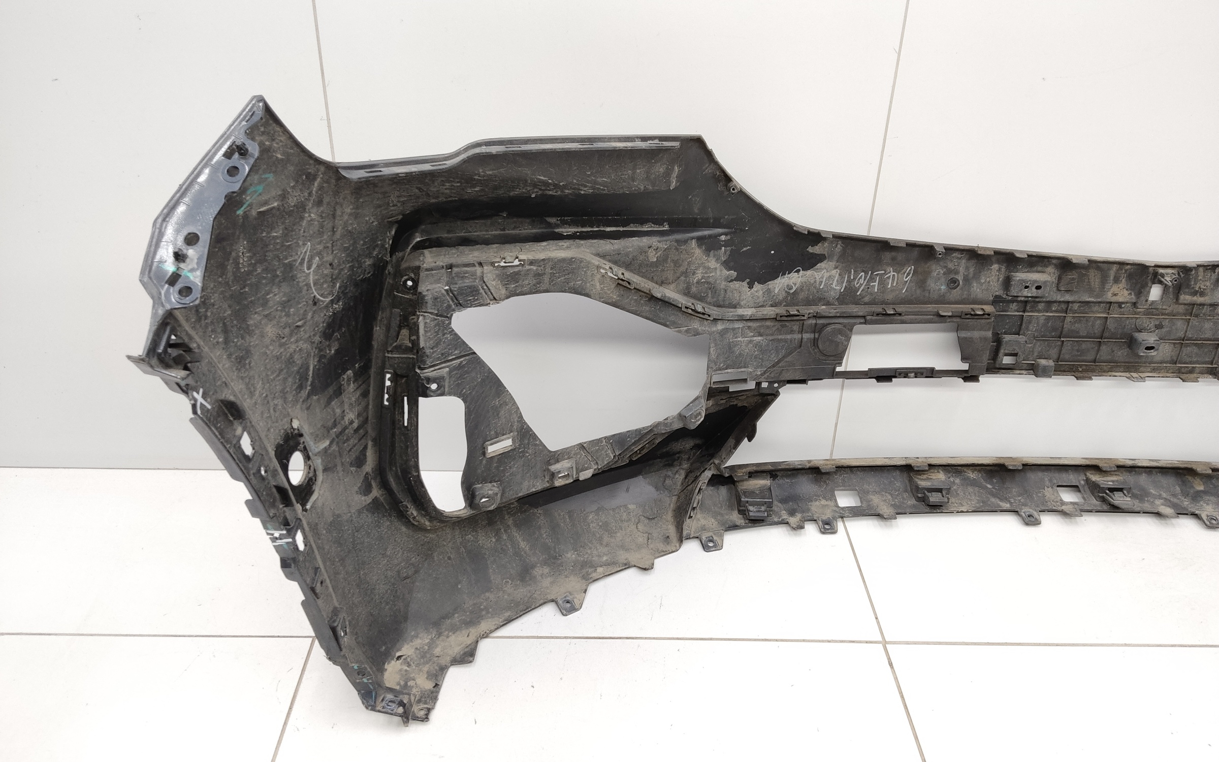 Бампер передний Geely Monjaro