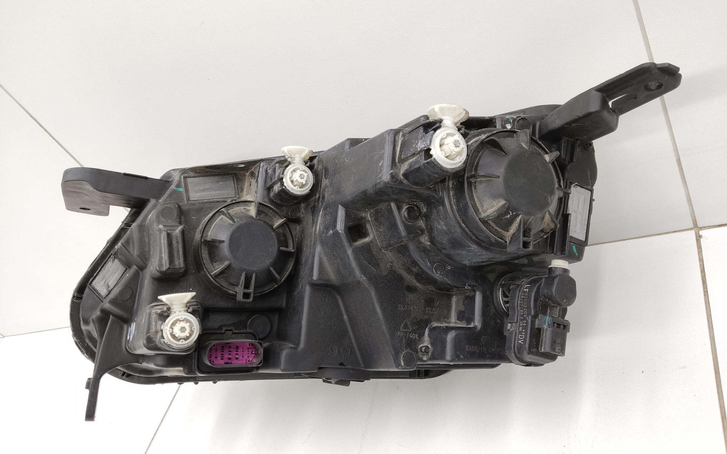 Фара передняя правая Geely Coolray галоген линза