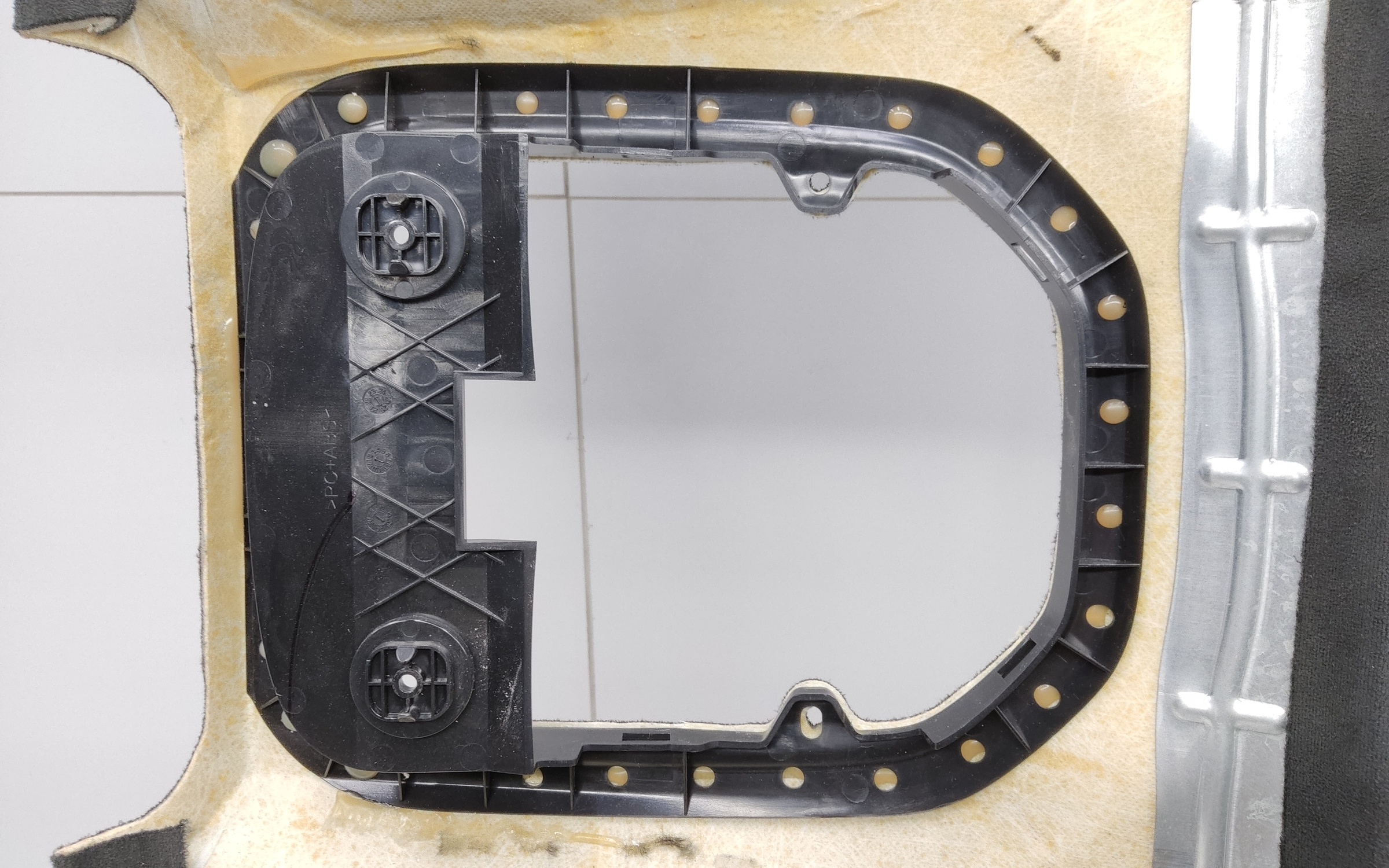 Обшивка крыши "потолок" Geely Monjaro черная