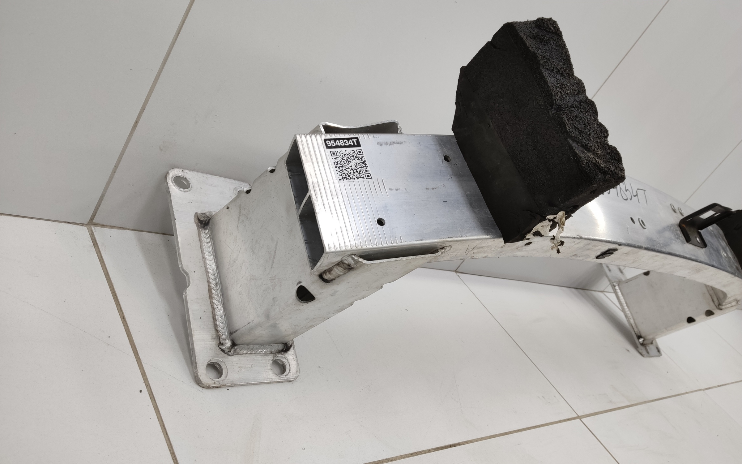 Усилитель переднего бампера Omoda C5