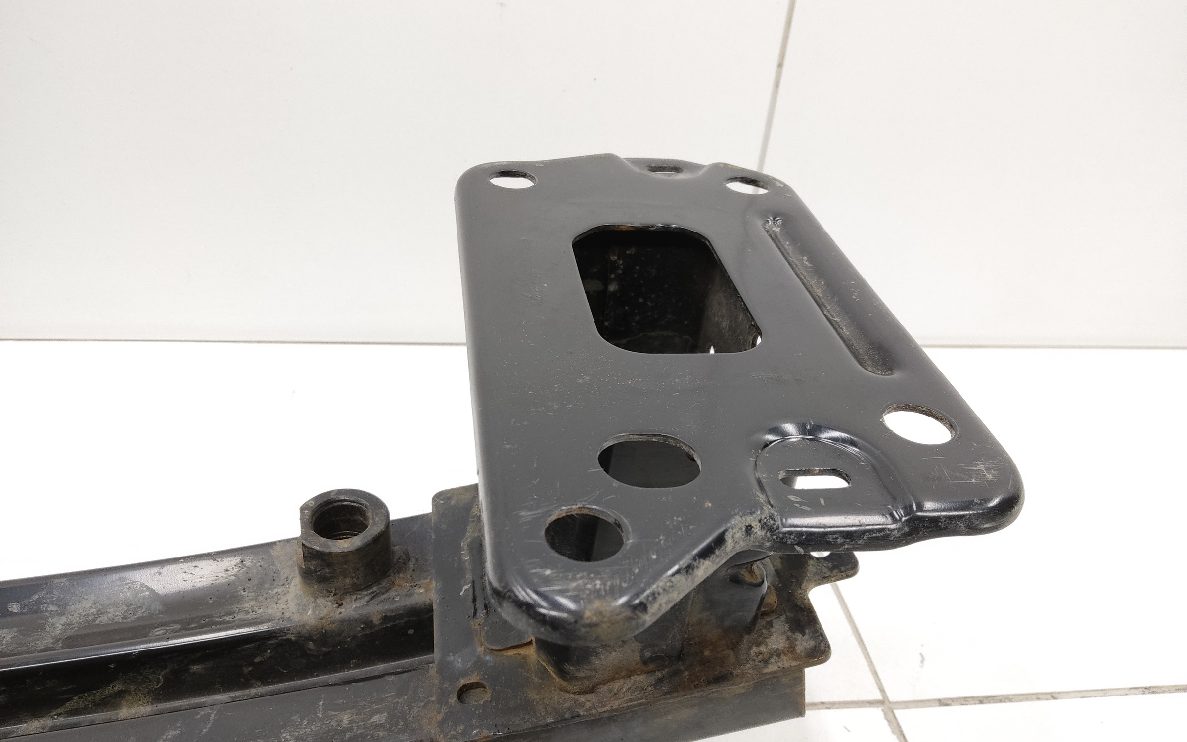 Усилитель переднего бампера Kia Seltos