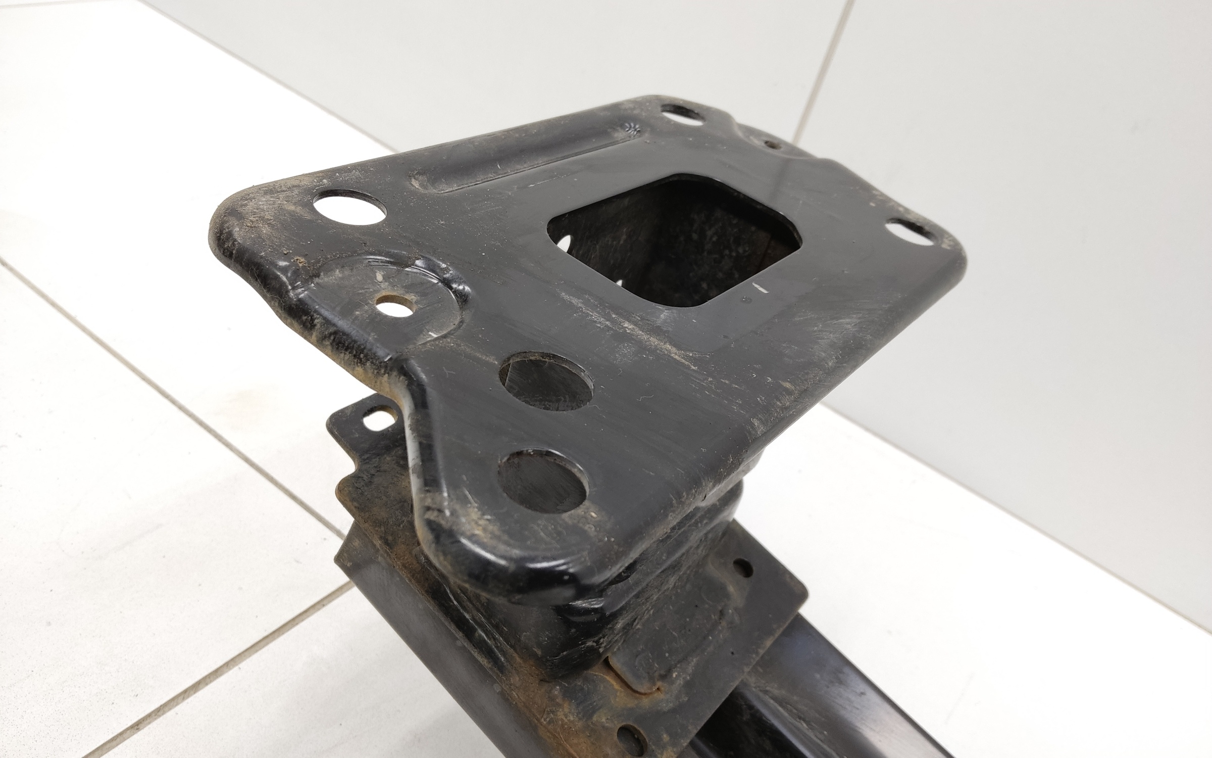 Усилитель переднего бампера Kia Seltos