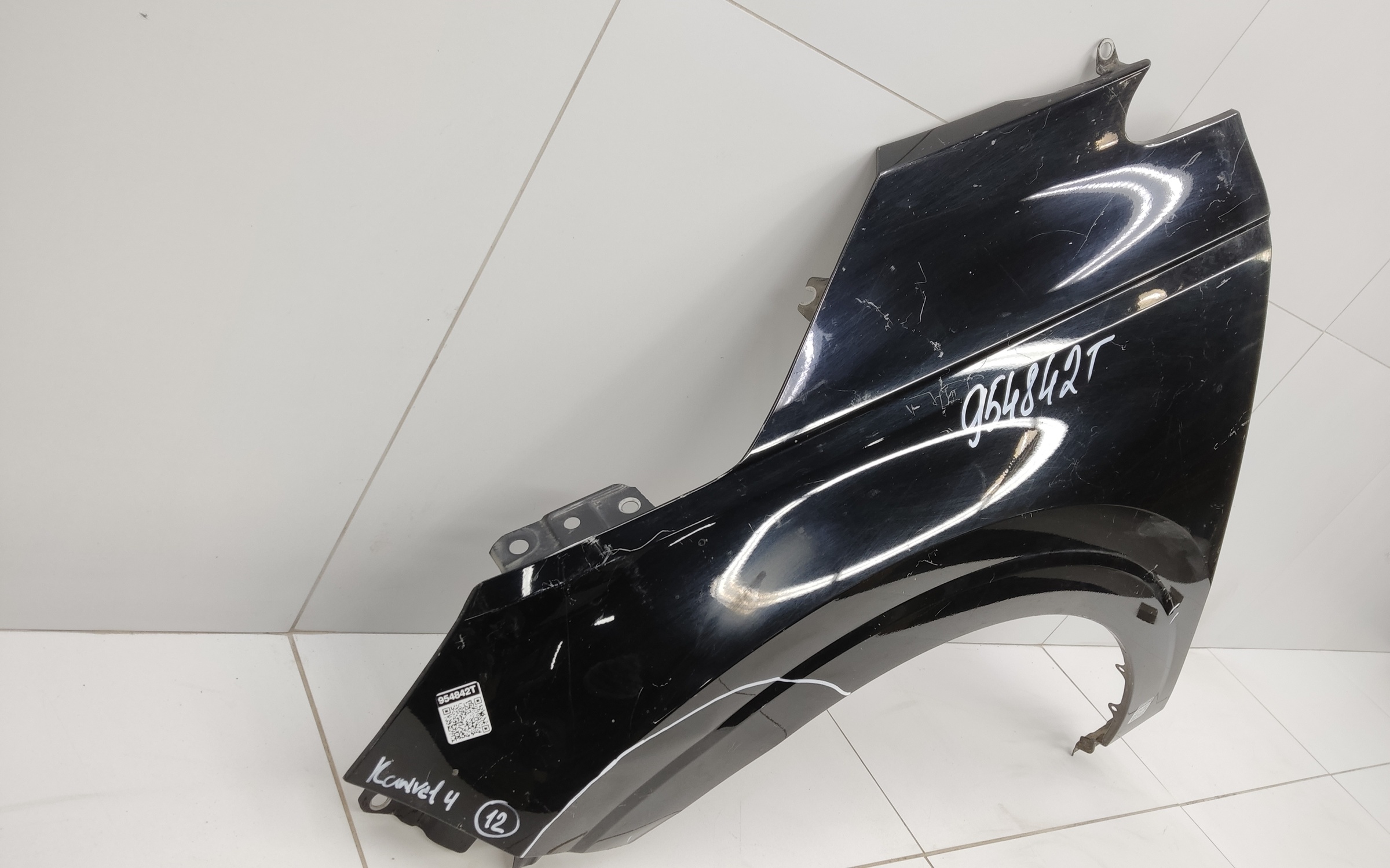 Крыло переднее левое Kia Carnival 4