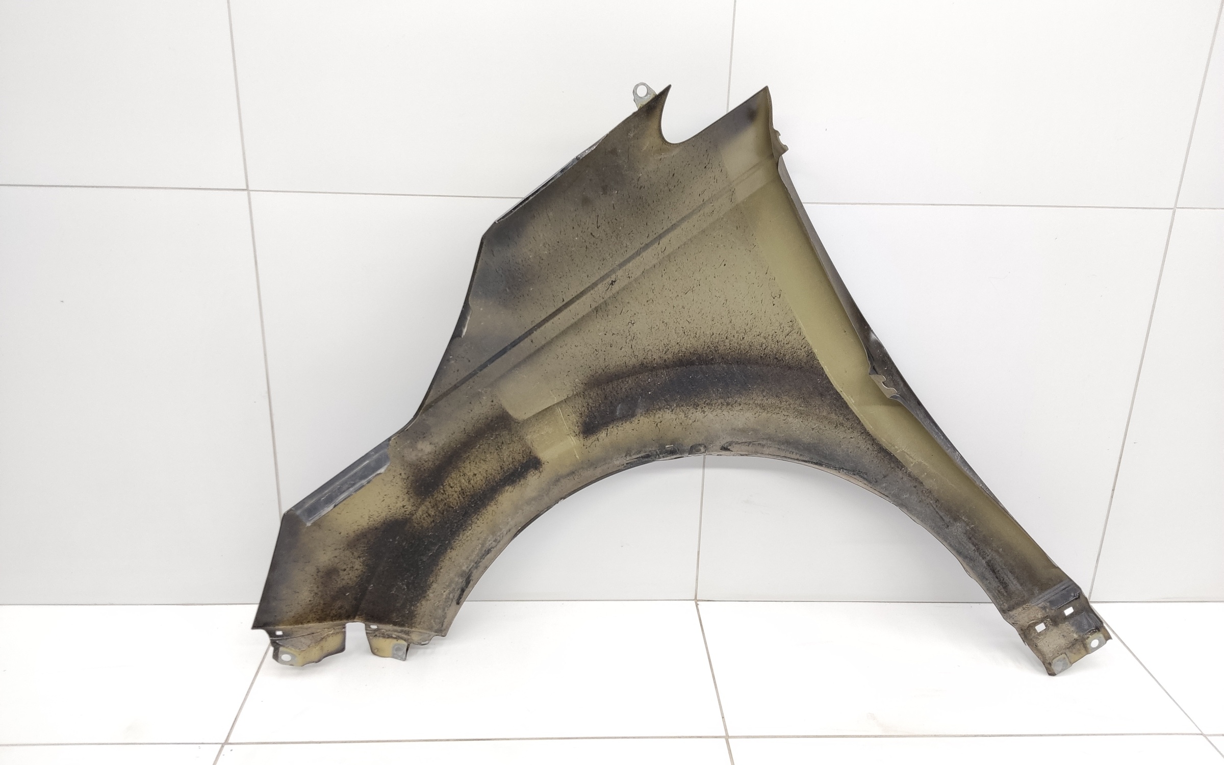 Крыло переднее правое Kia Carnival 4