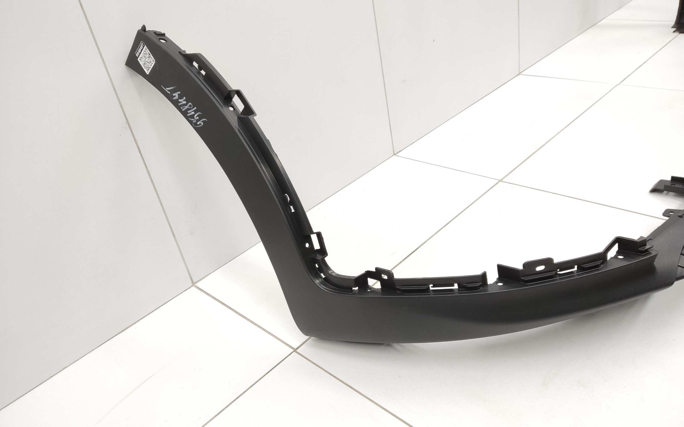 Юбка переднего бампера верхняя часть KIA Sportage 4