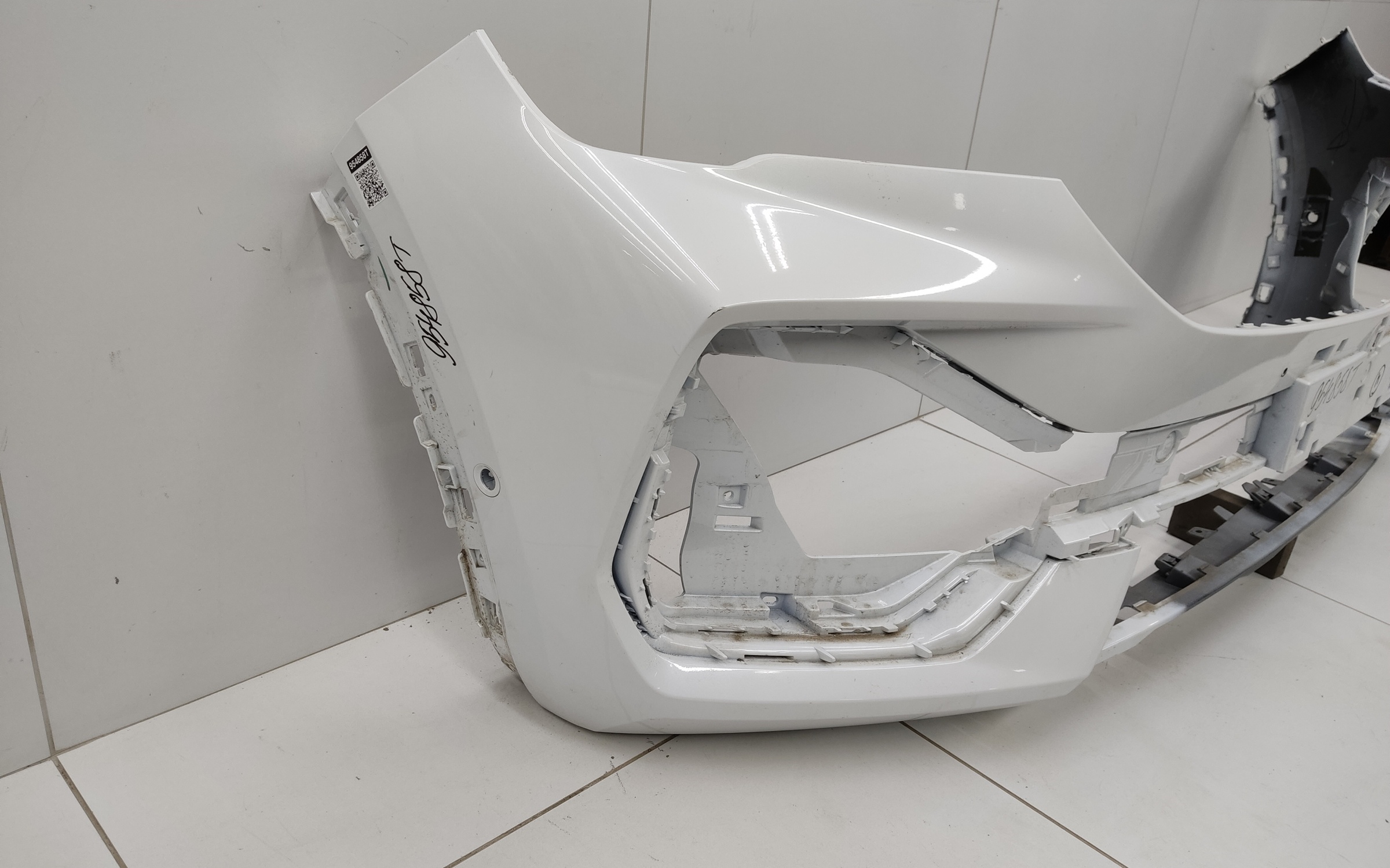 Бампер передний Geely Monjaro