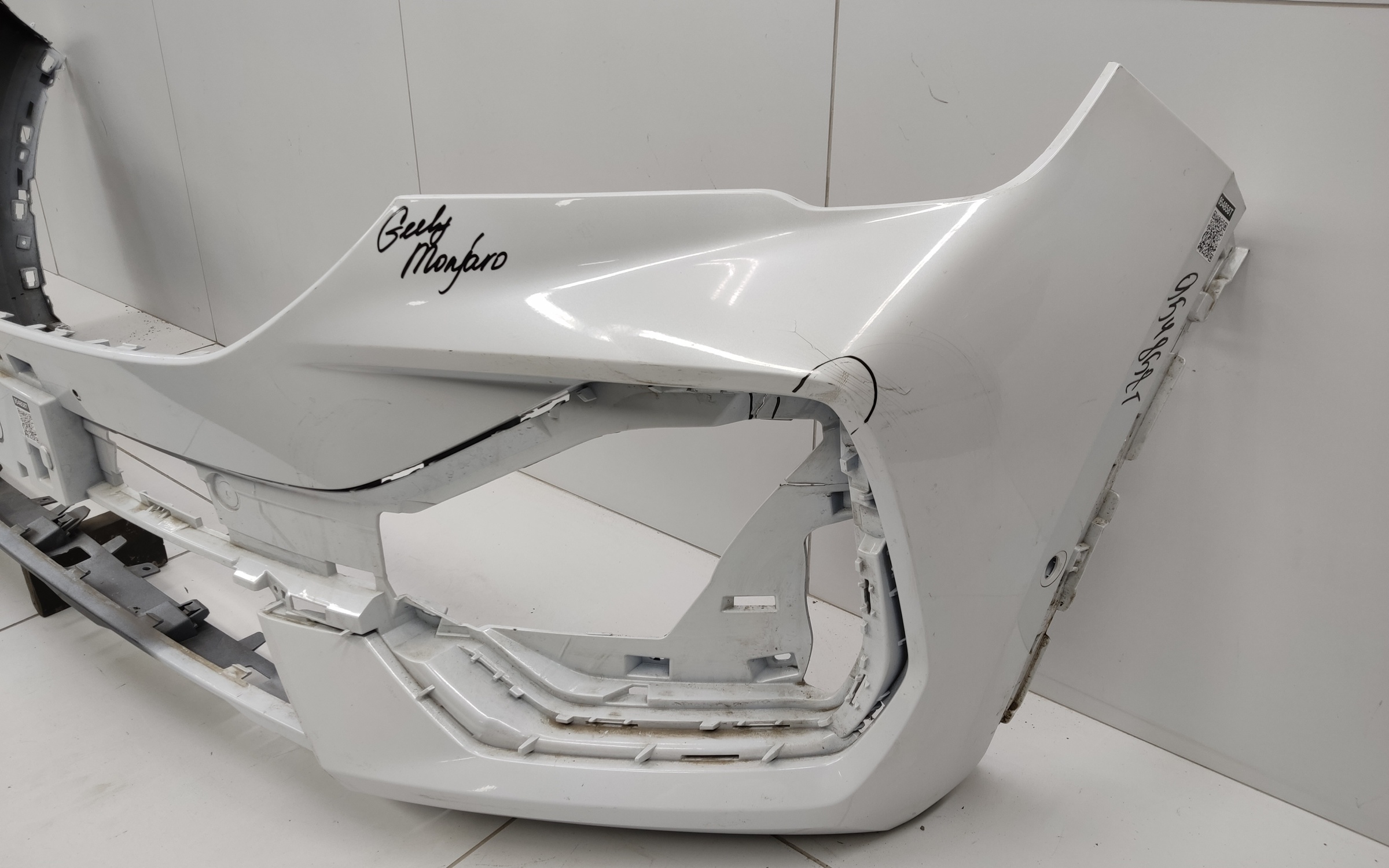 Бампер передний Geely Monjaro