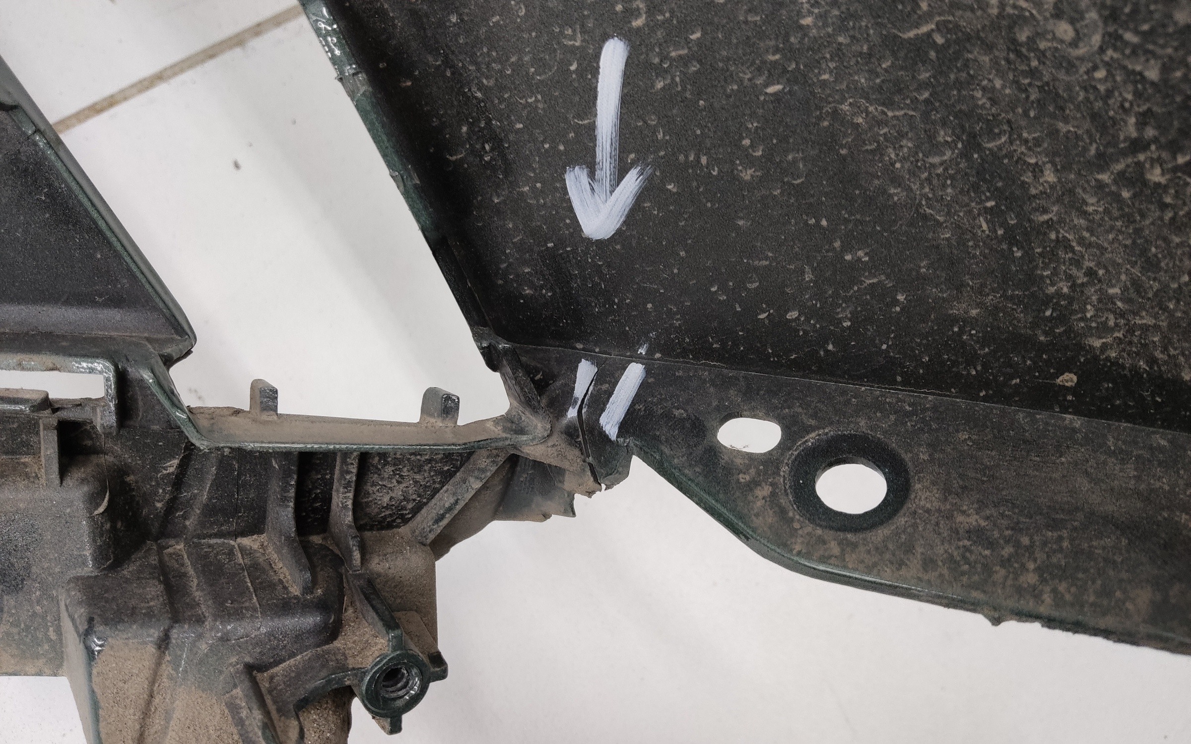 Бампер задний верхняя часть Zeekr X