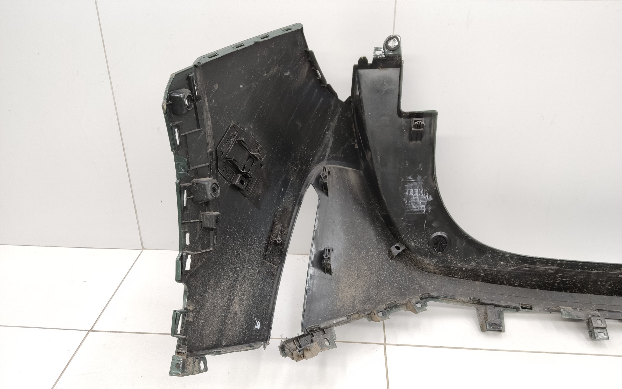 Бампер задний верхняя часть Zeekr X