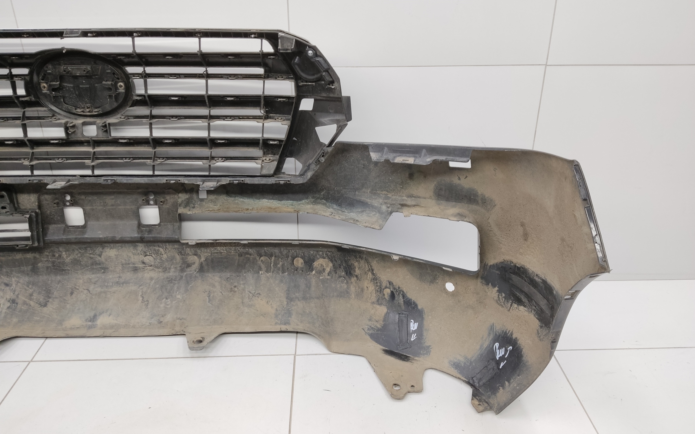 Бампер передний Toyota Land Cruiser 200 Restail 2