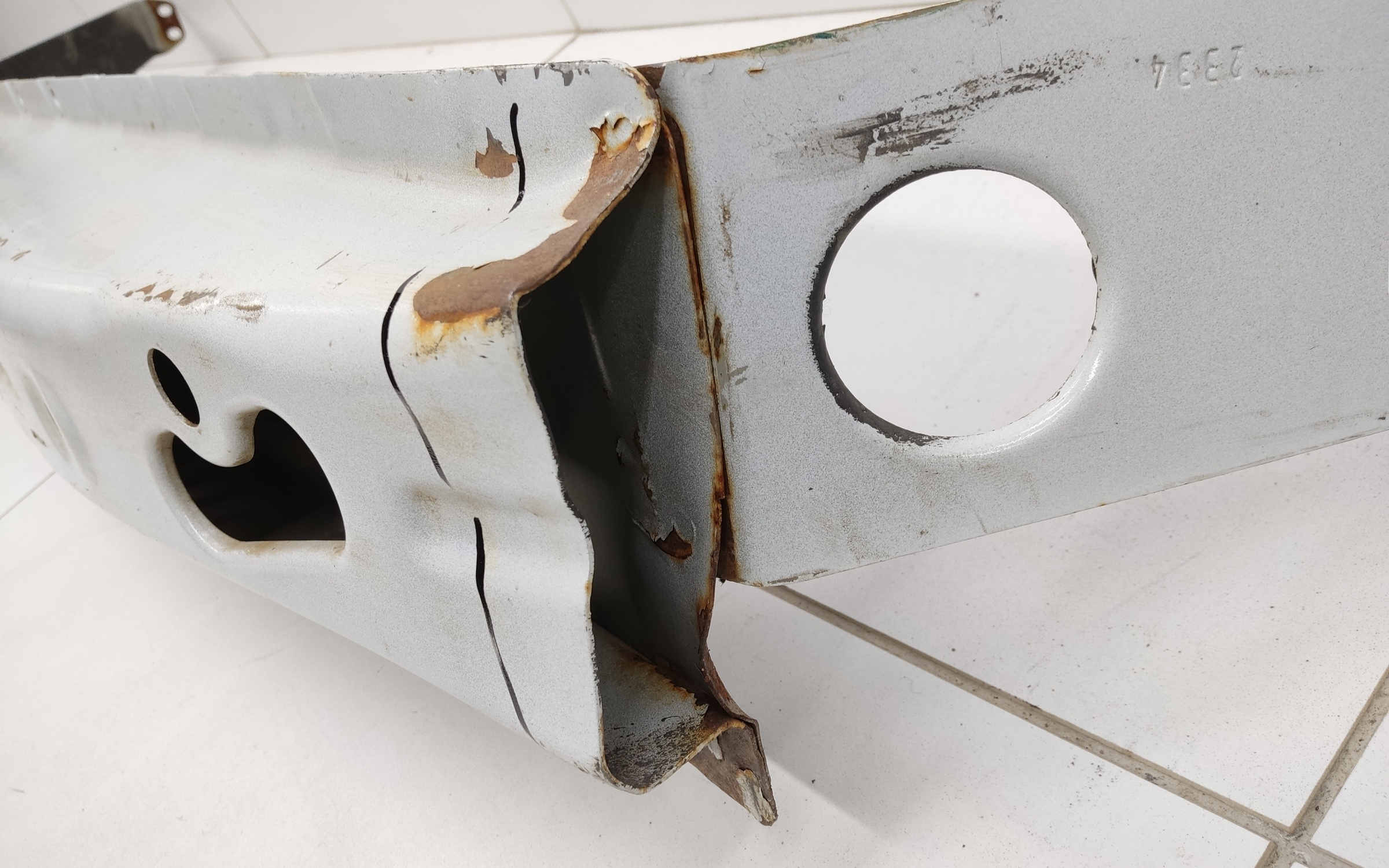 Усилитель переднего бампера Lada Niva Travel