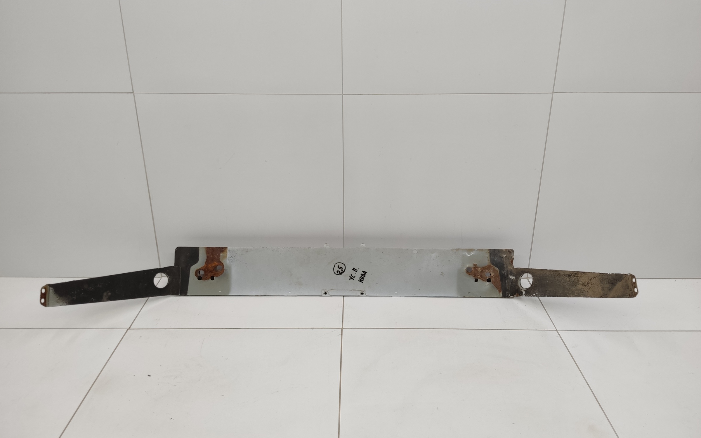 Усилитель переднего бампера Lada Niva Travel