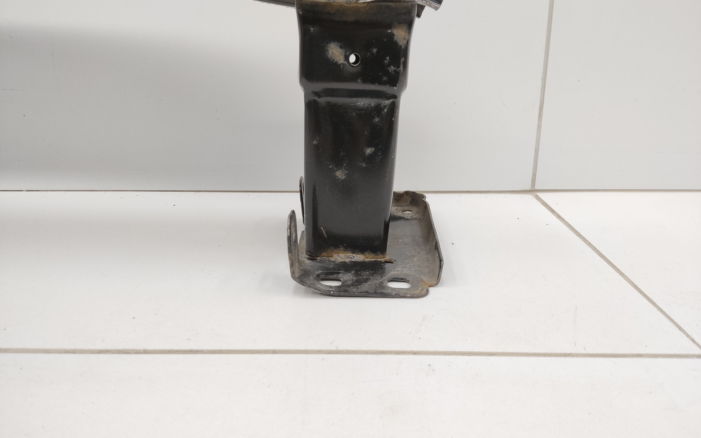 Усилитель переднего бампера Volkswagen Polo 5 " JORDEN "