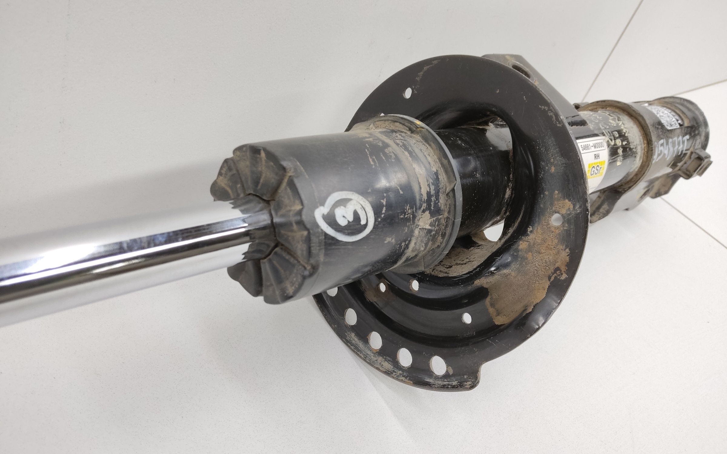 Амортизатор передней подвески правый Hyundai Creta 1