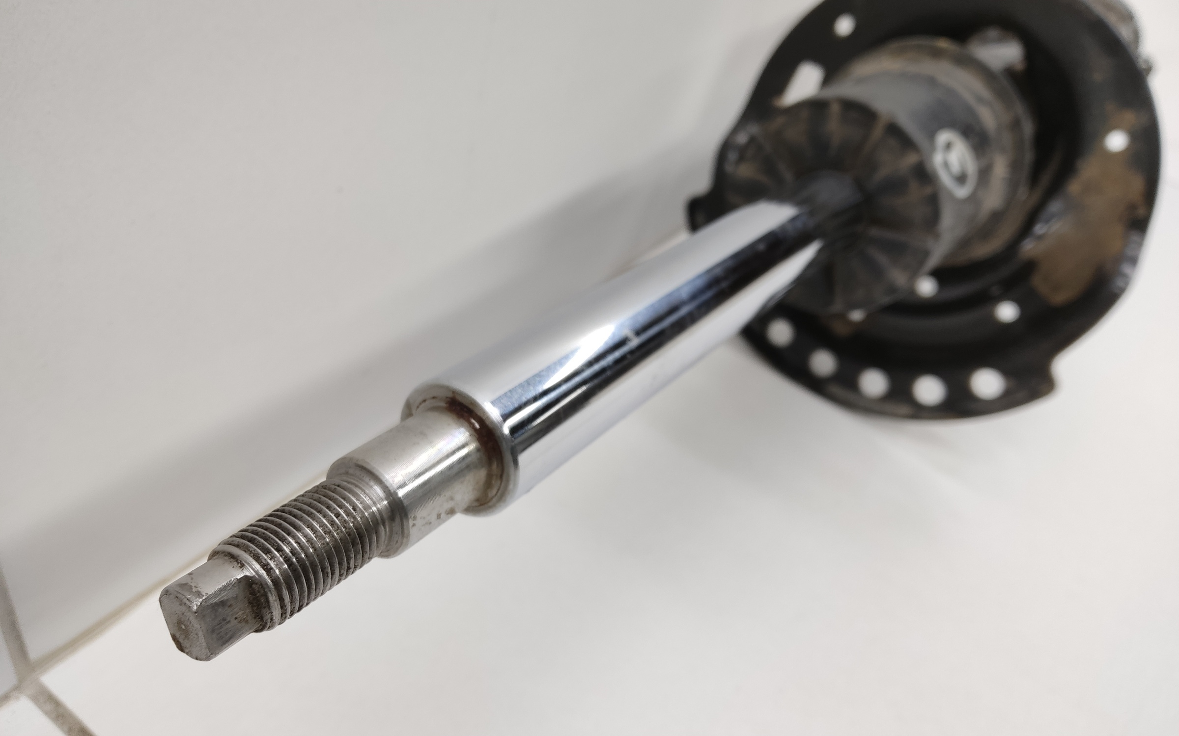 Амортизатор передней подвески правый Hyundai Creta 1