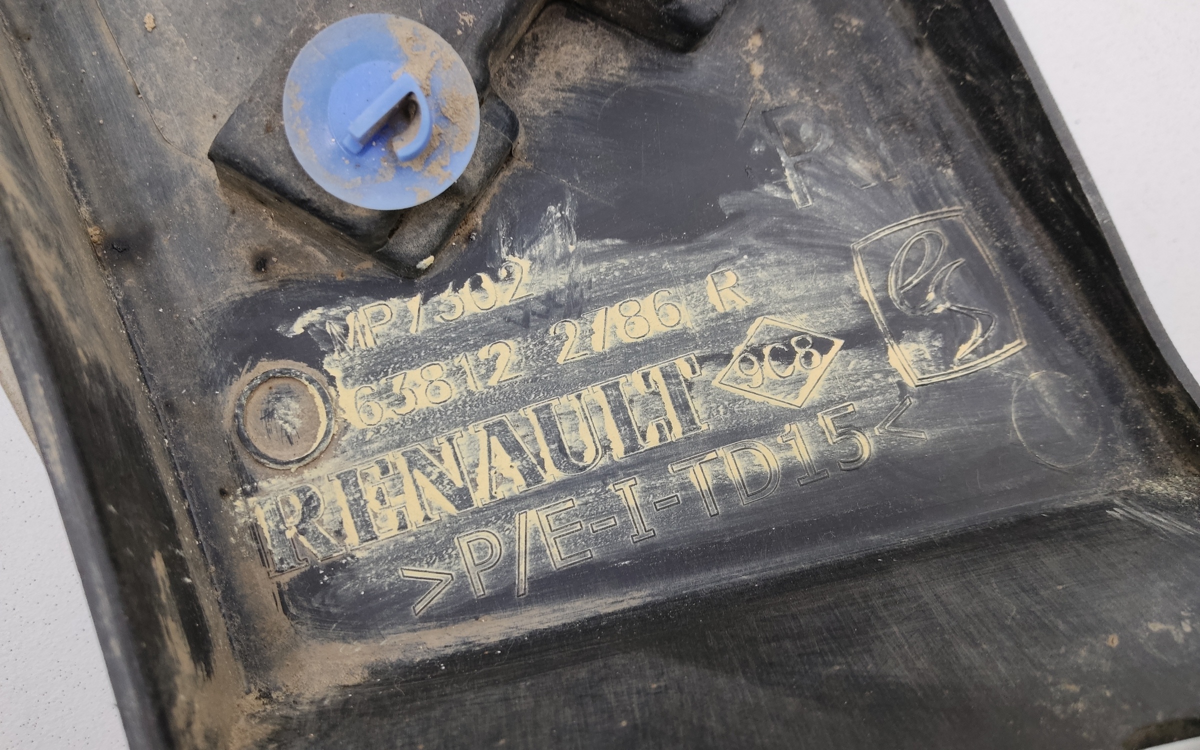 Накладка крыла переднего правого Renault Kaptur