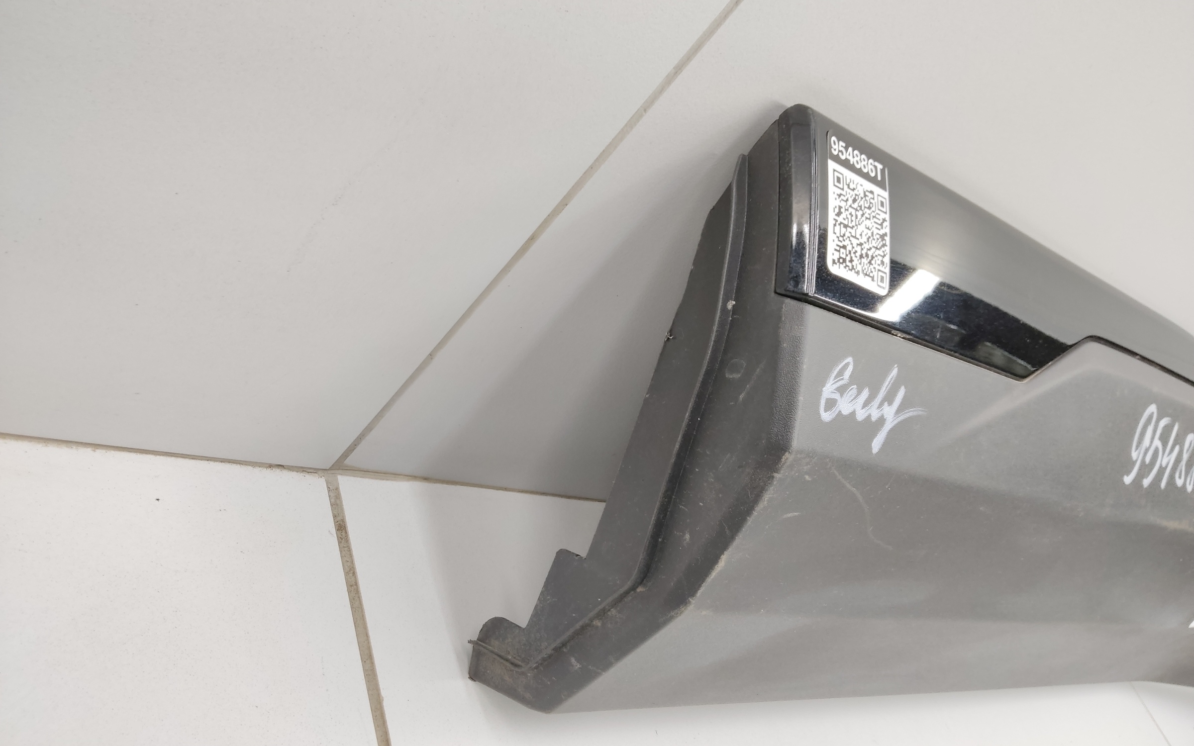 Накладка двери задней левой Geely Atlas 2