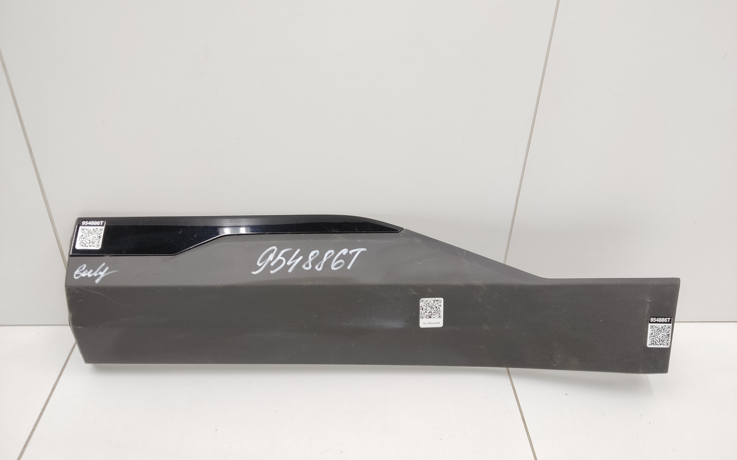 Накладка двери задней левой Geely Atlas 2