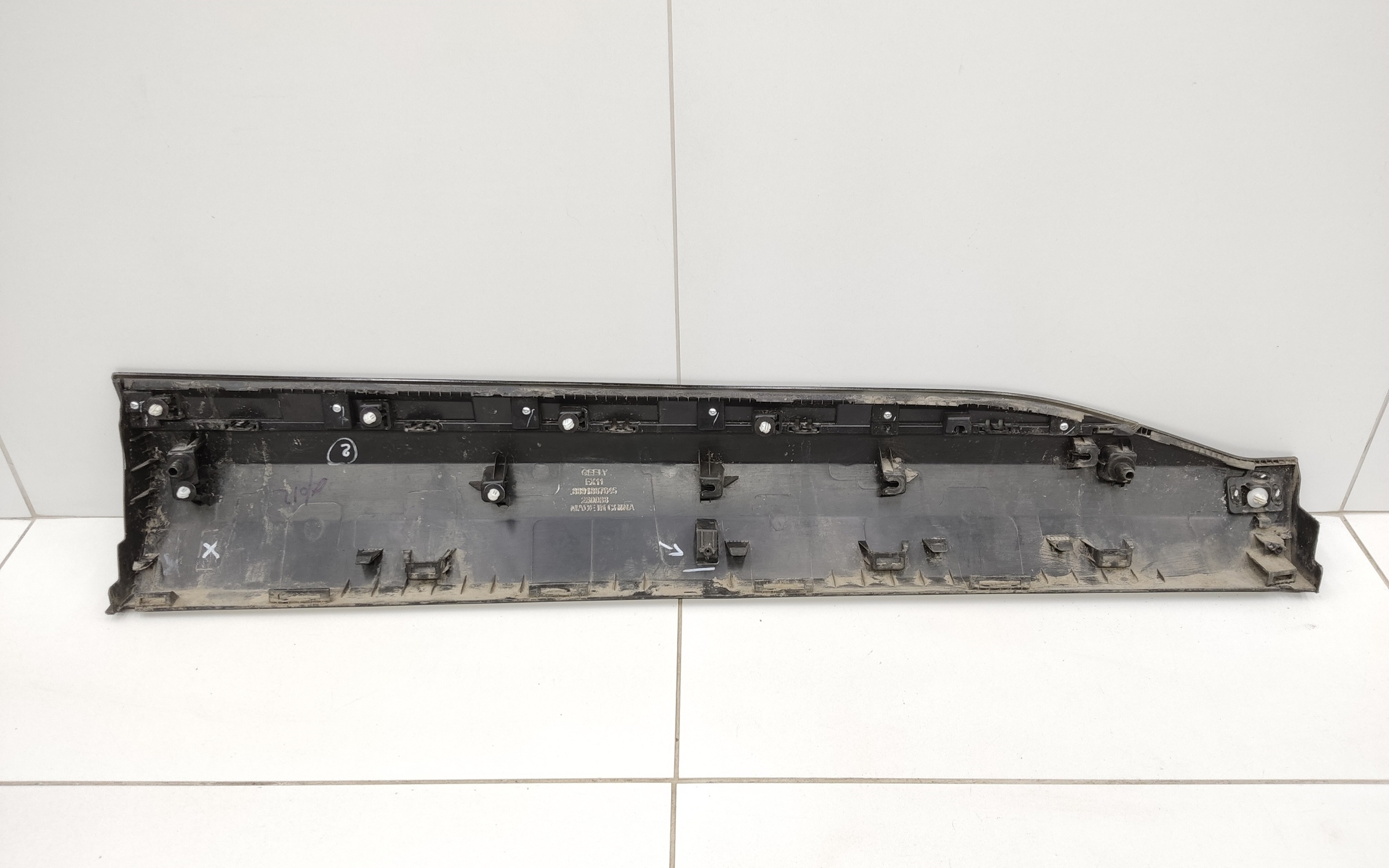 Накладка двери передней левой Geely Atlas 2