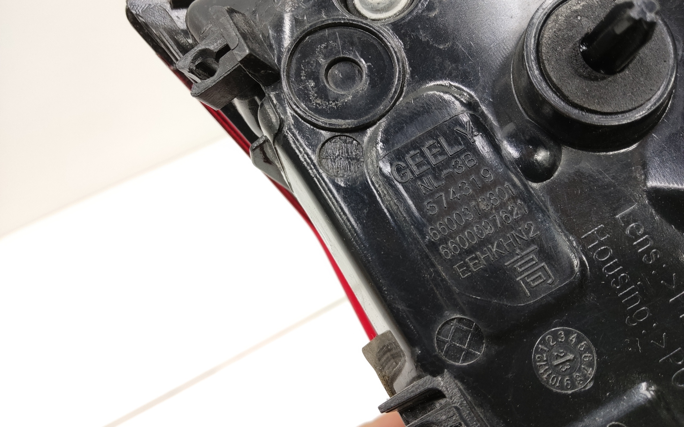 Фонарь задний правый внутренний Geely Atlas Pro