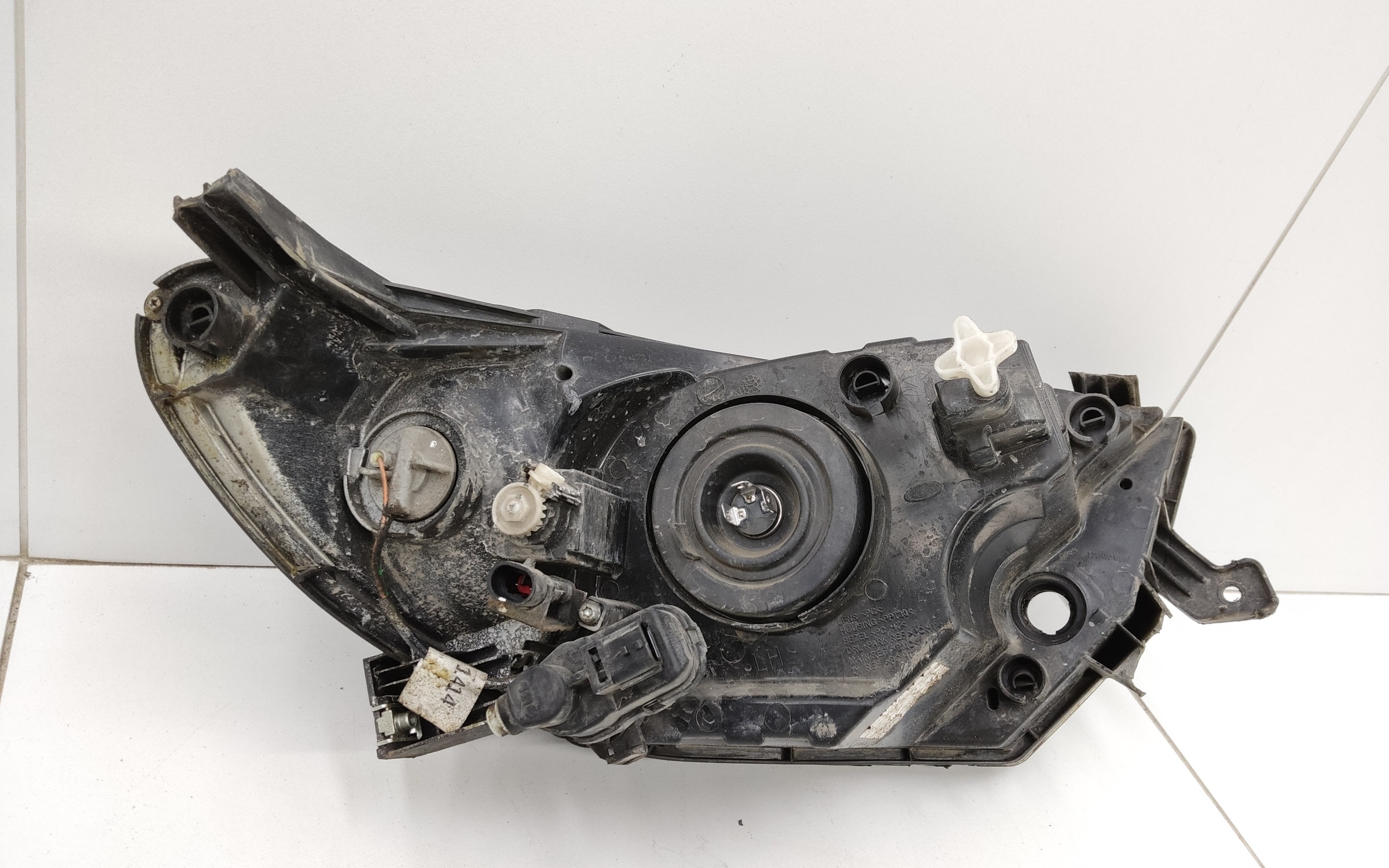 Фара передняя левая Lada Granta 1 Restail галоген с корректором