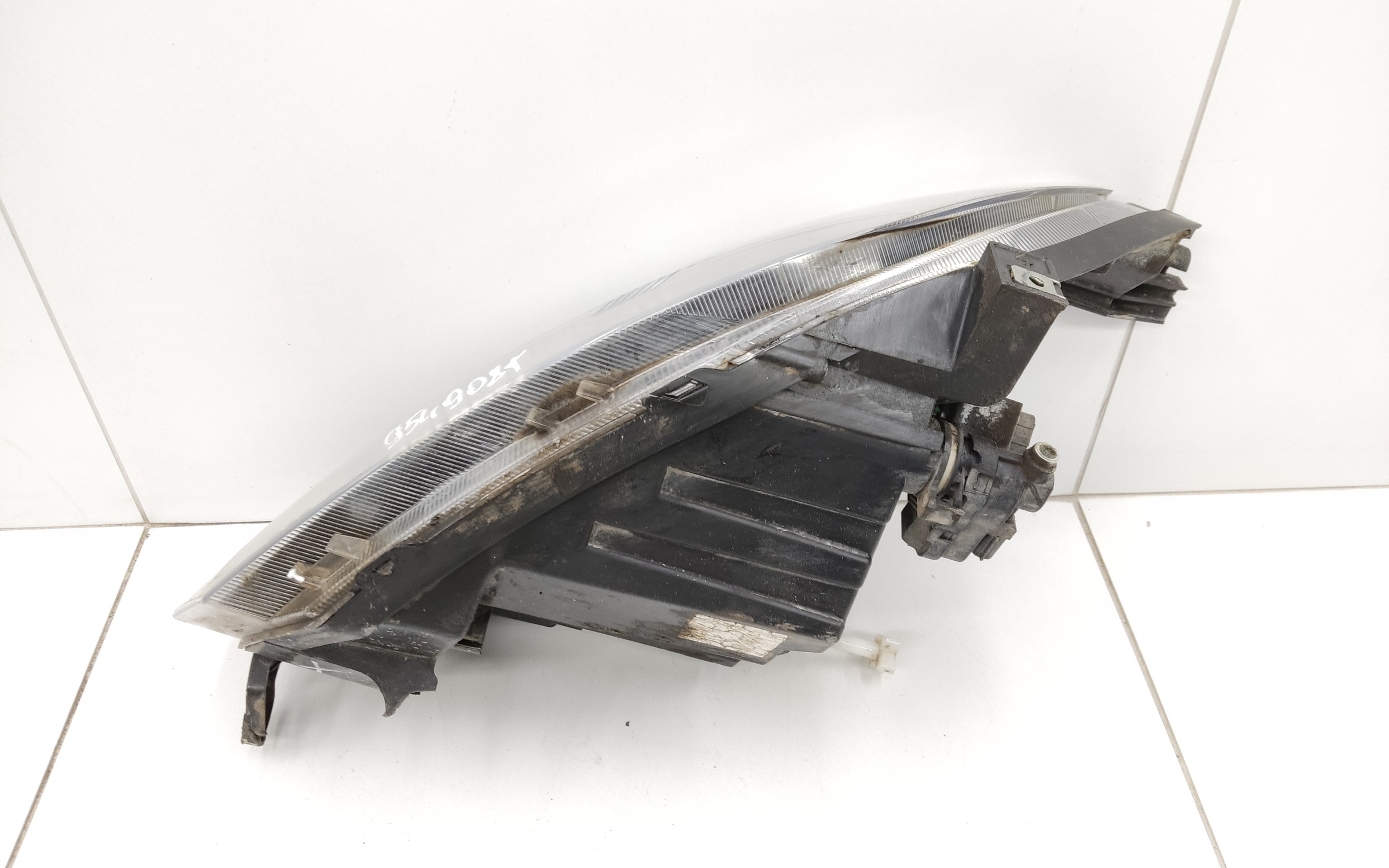 Фара передняя левая Lada Granta 1 Restail галоген с корректором