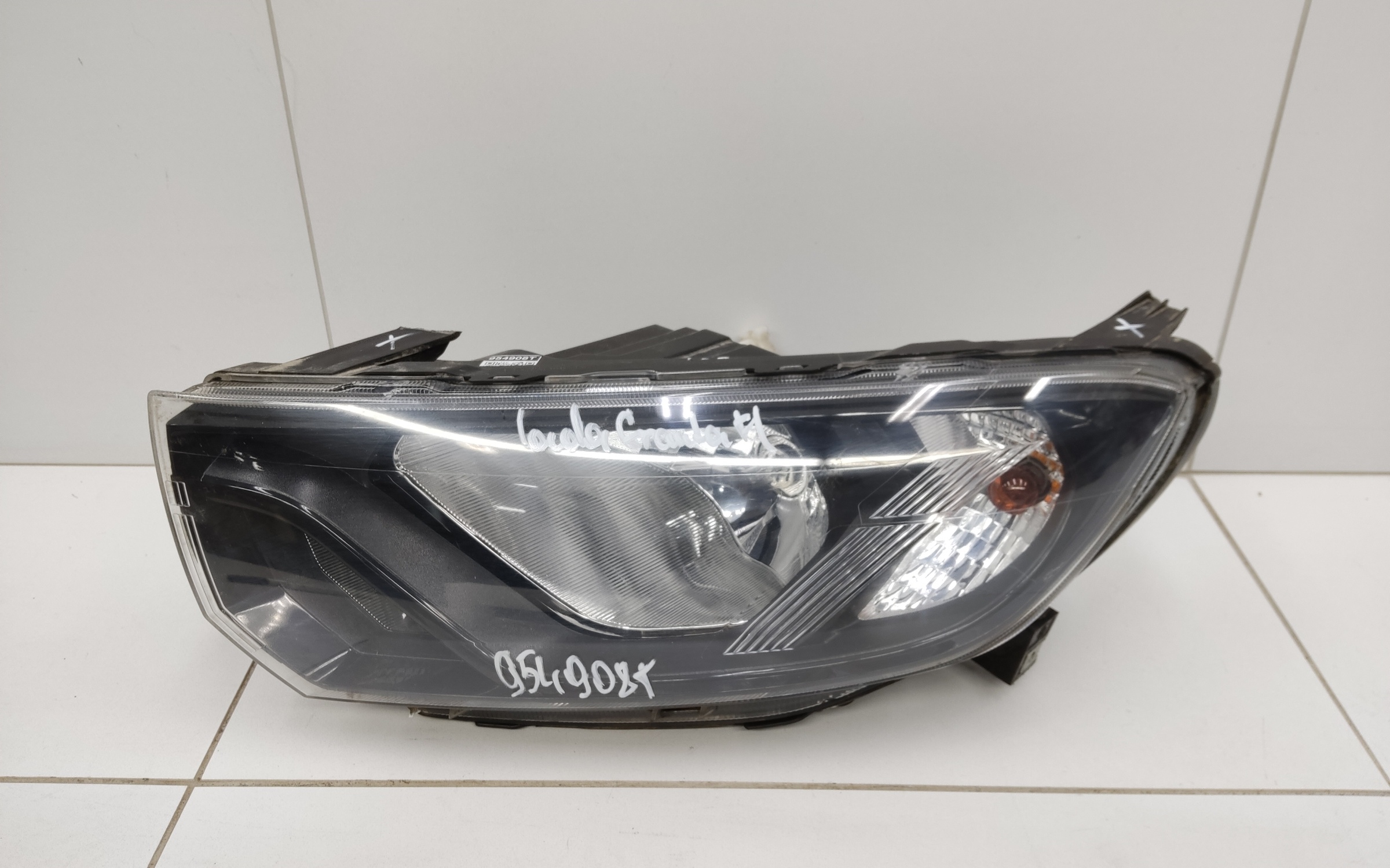 Фара передняя левая Lada Granta 1 Restail галоген с корректором