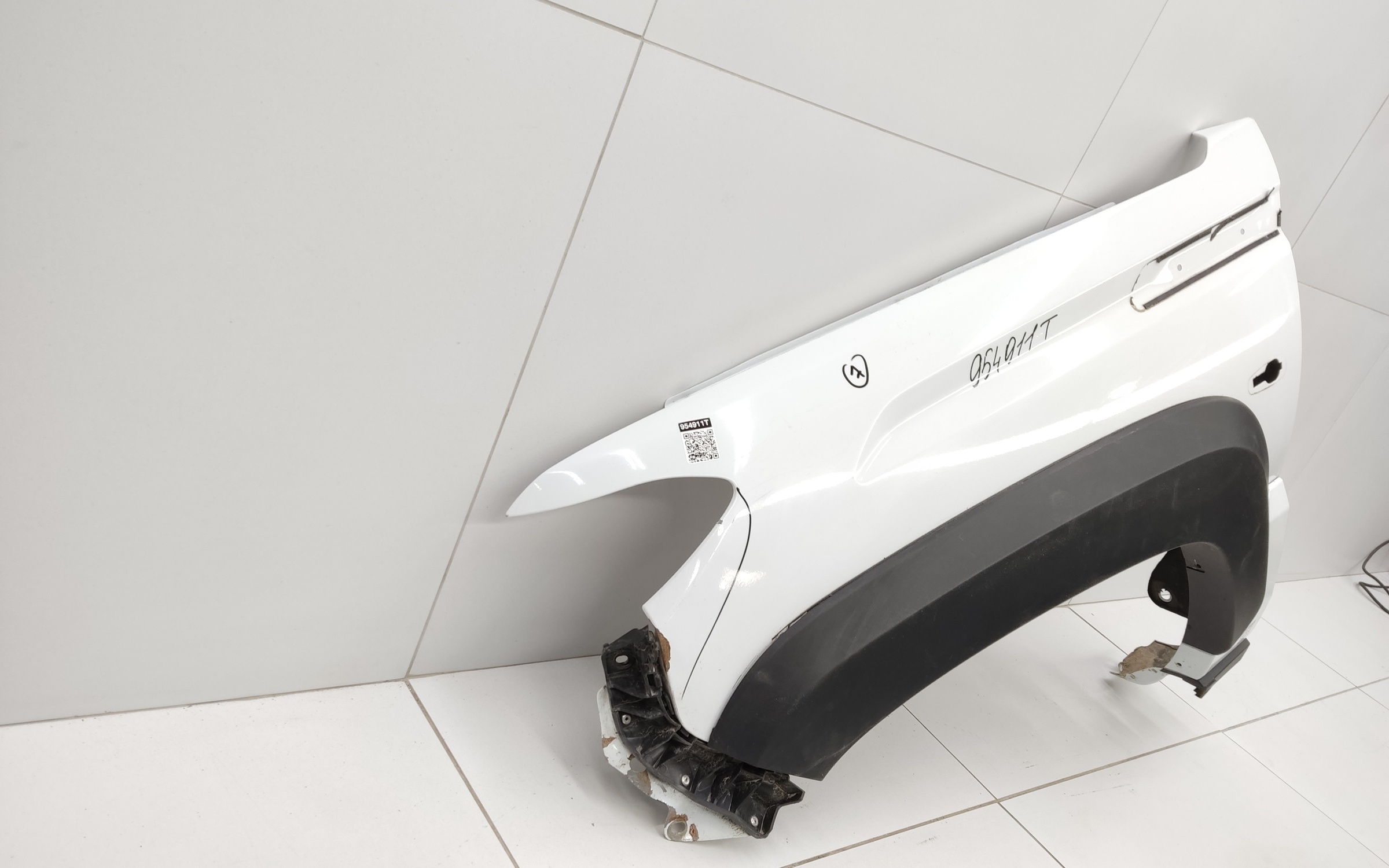 Крыло переднее левое Lada Niva Travel