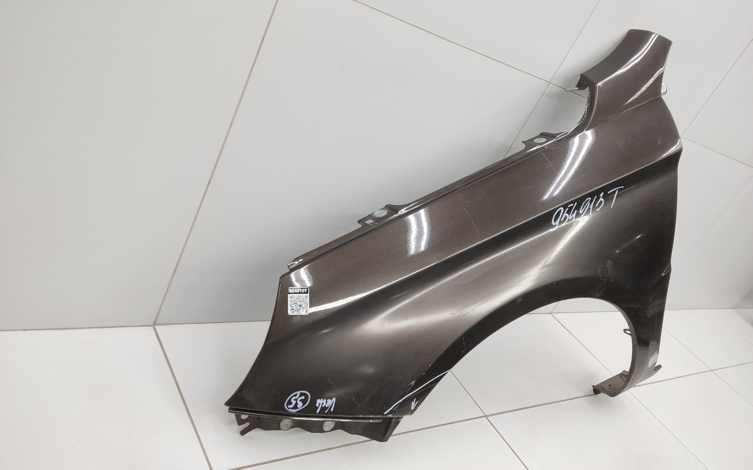 Крыло переднее левое Lada Vesta