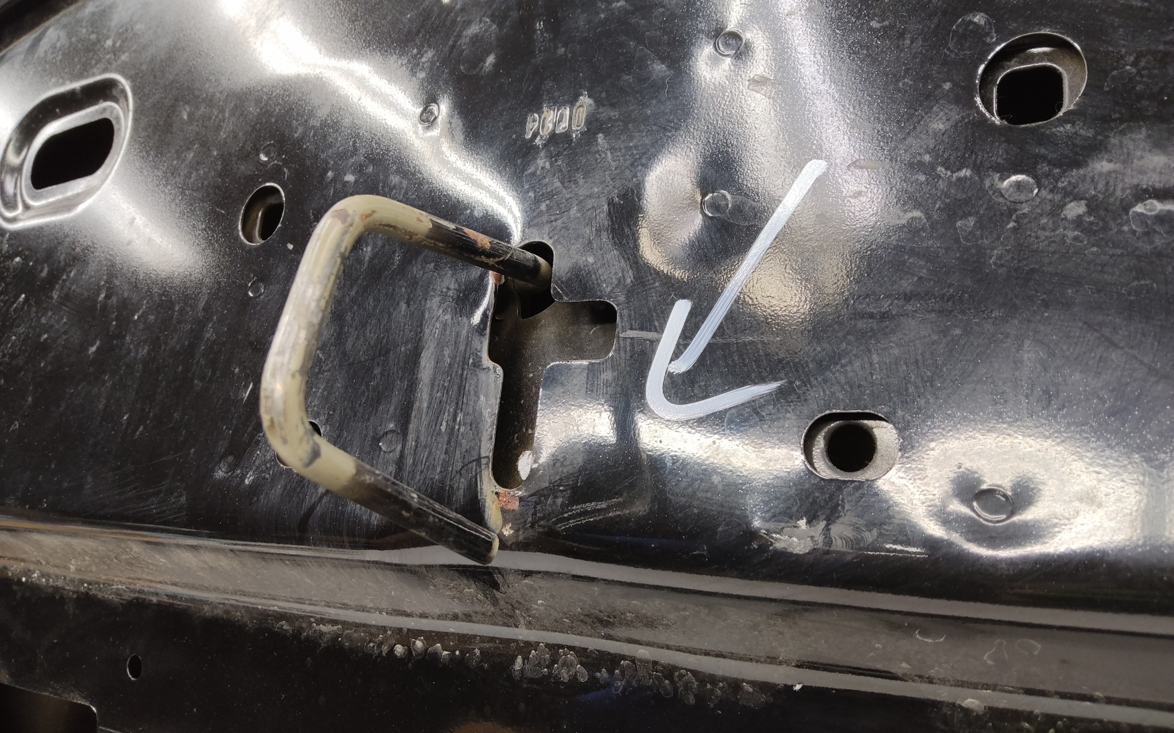 Капот Lada Vesta