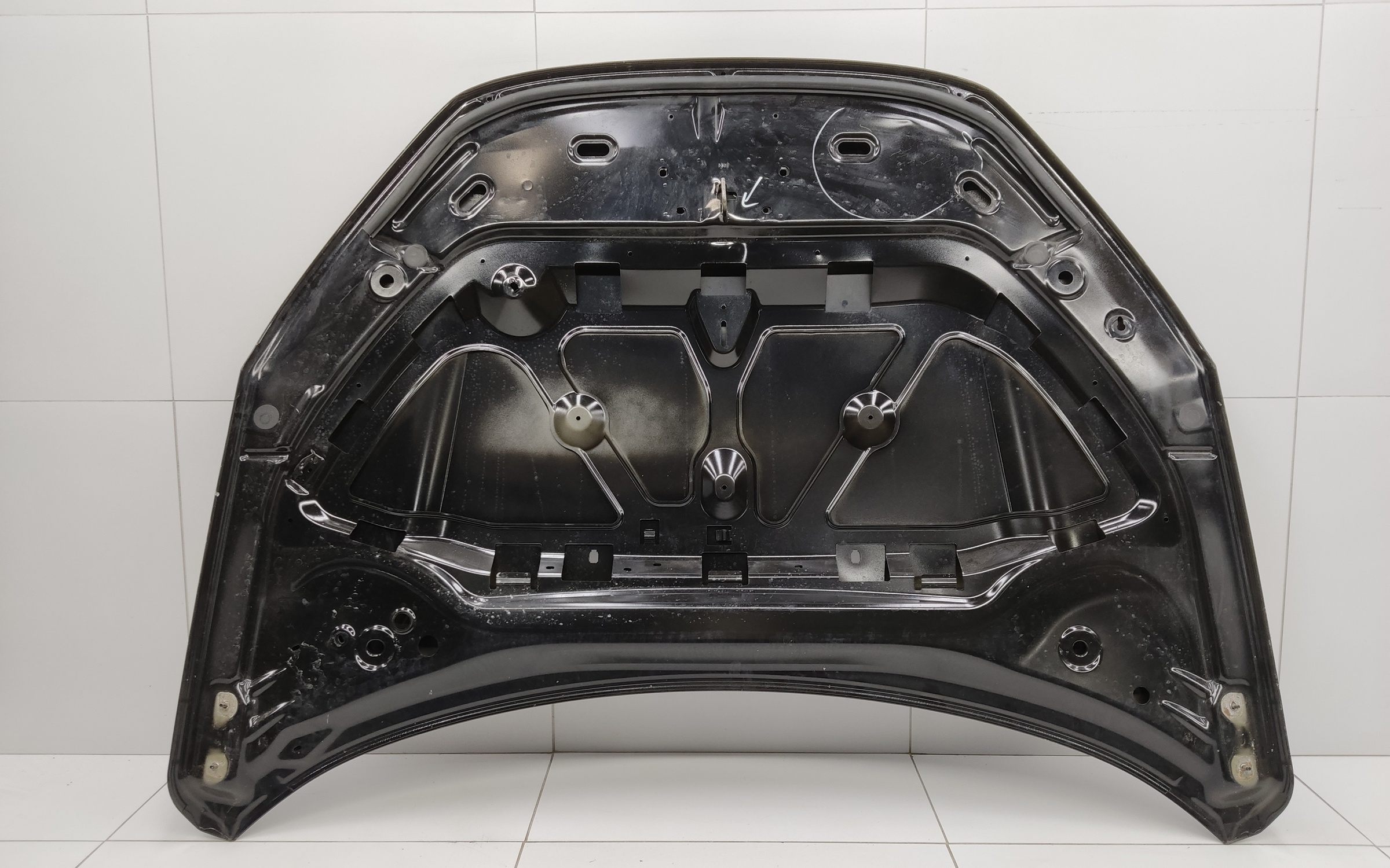 Капот Lada Vesta