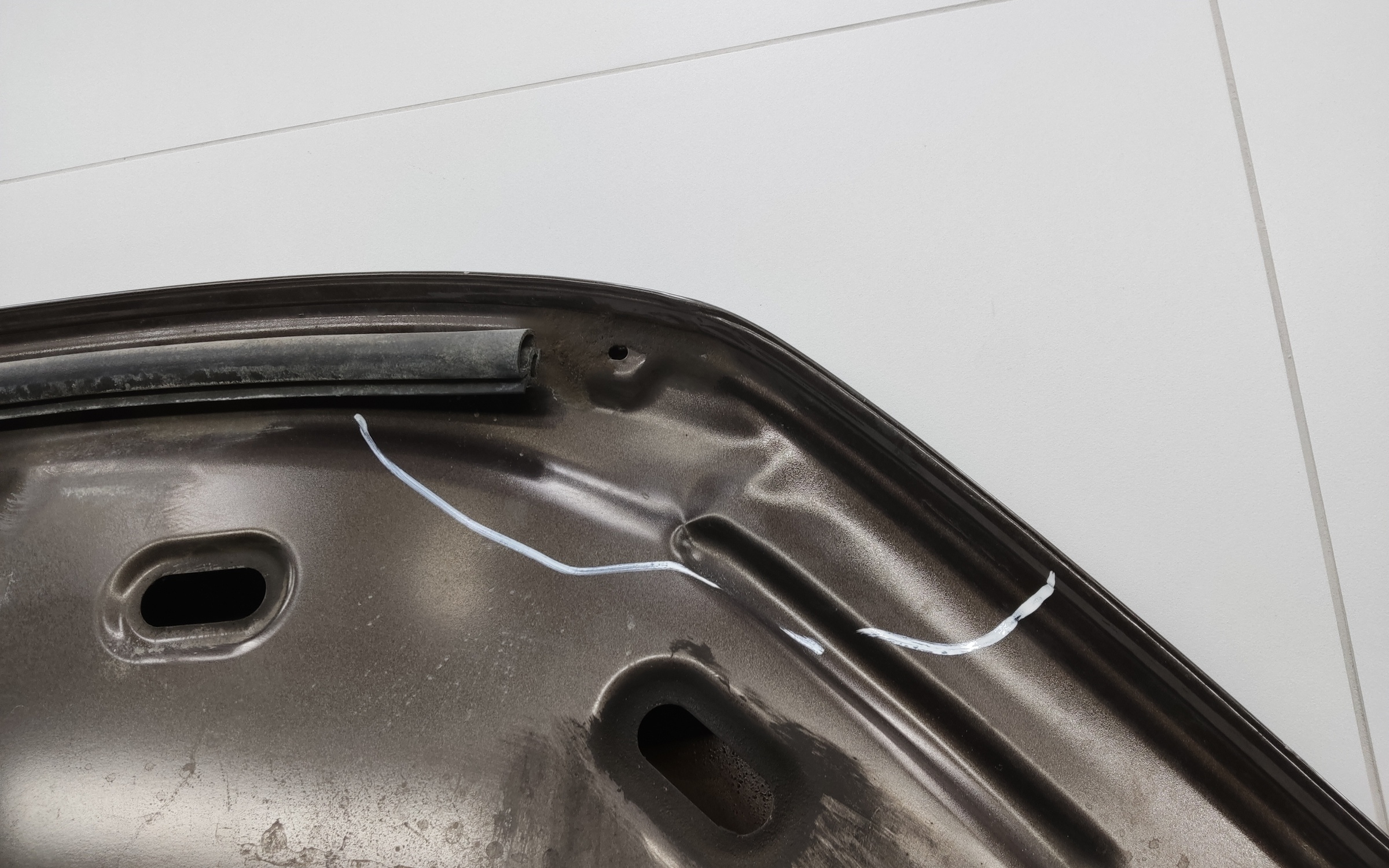 Капот Lada Vesta