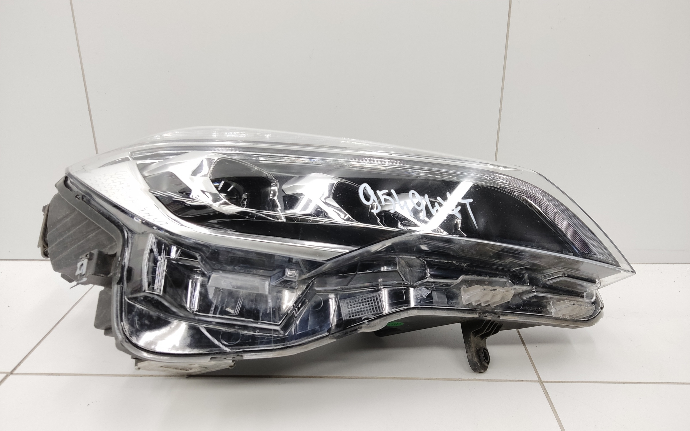 Фара передняя правая GAC GS5 LED