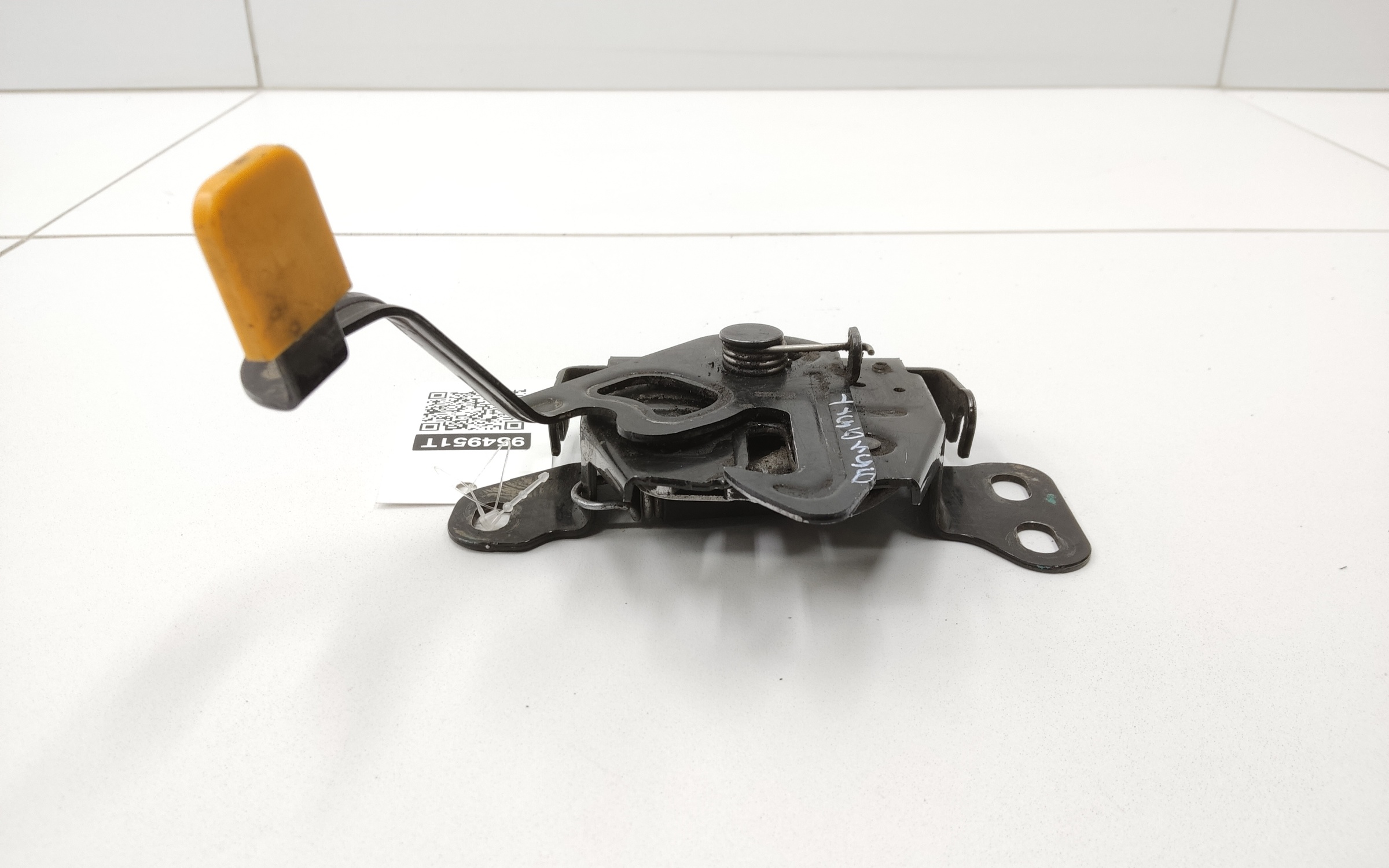 Замок капота Geely Coolray механический