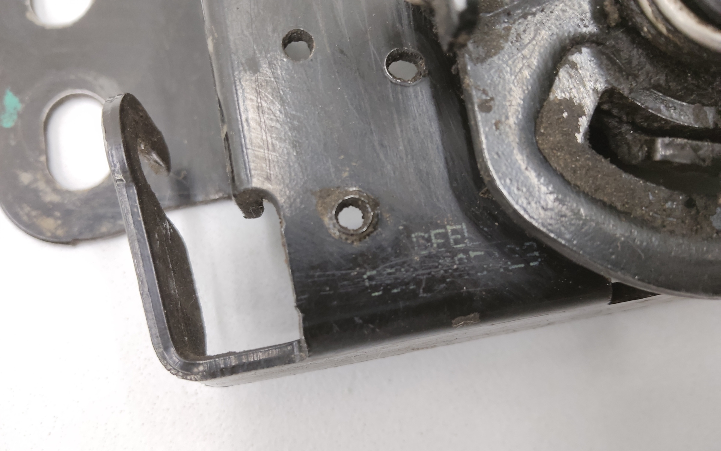 Замок капота Geely Coolray механический