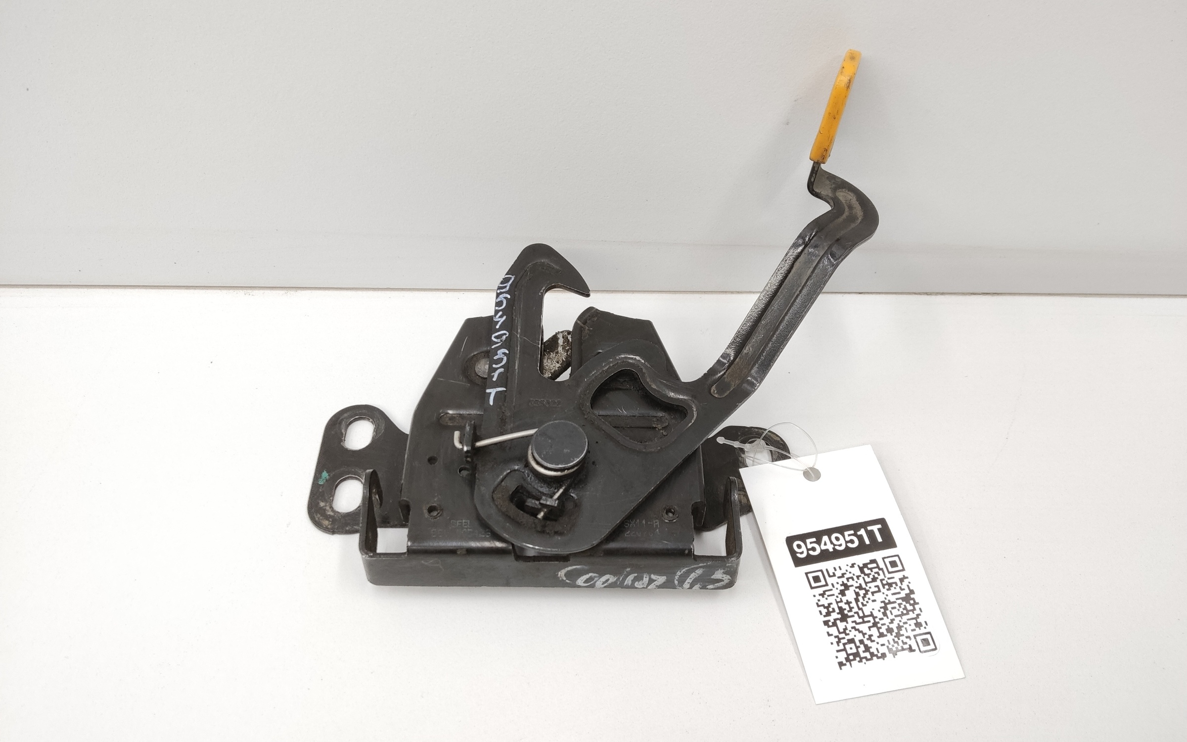 Замок капота Geely Coolray механический