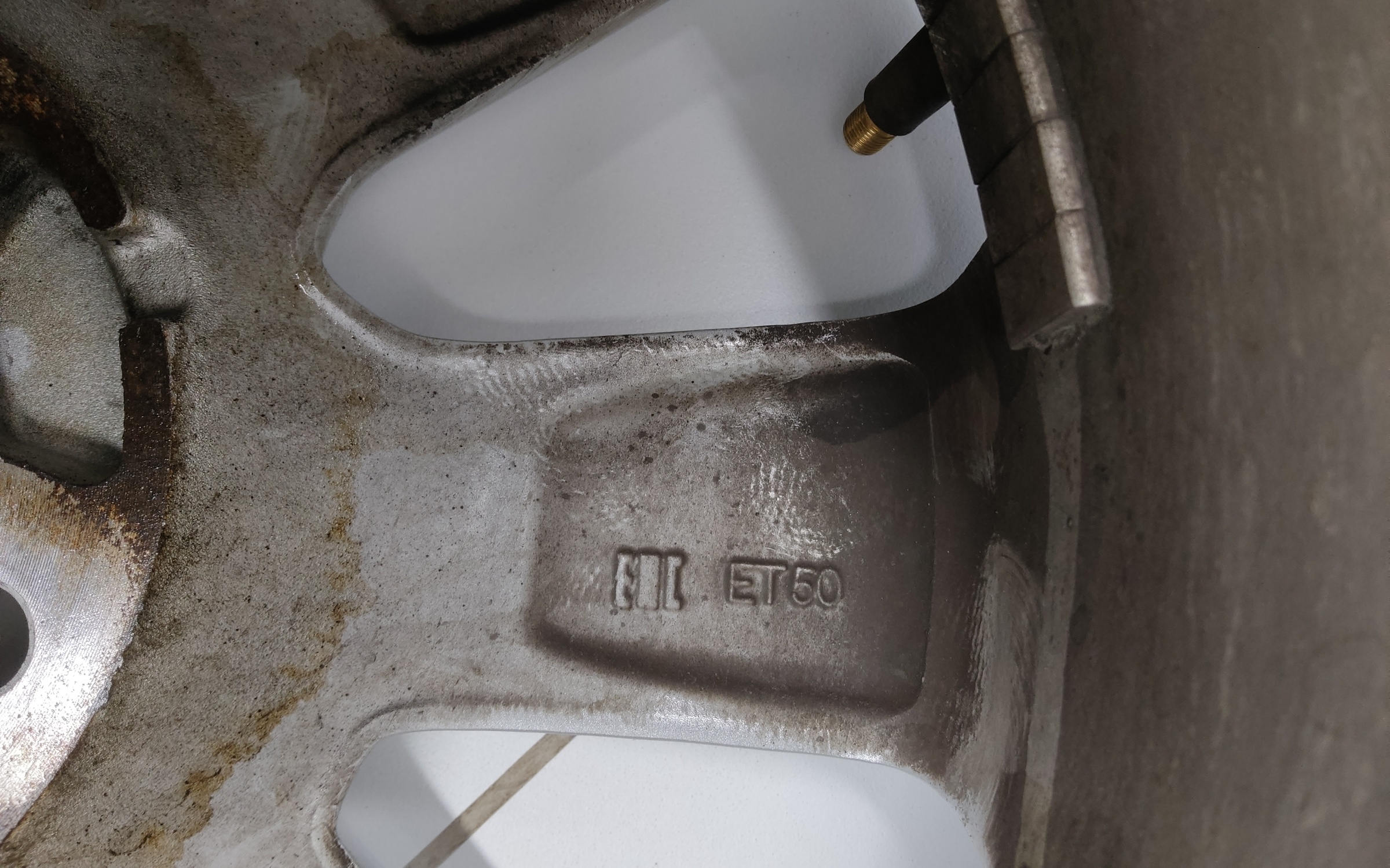 Диск колеса литой Lada Largus Restail R15