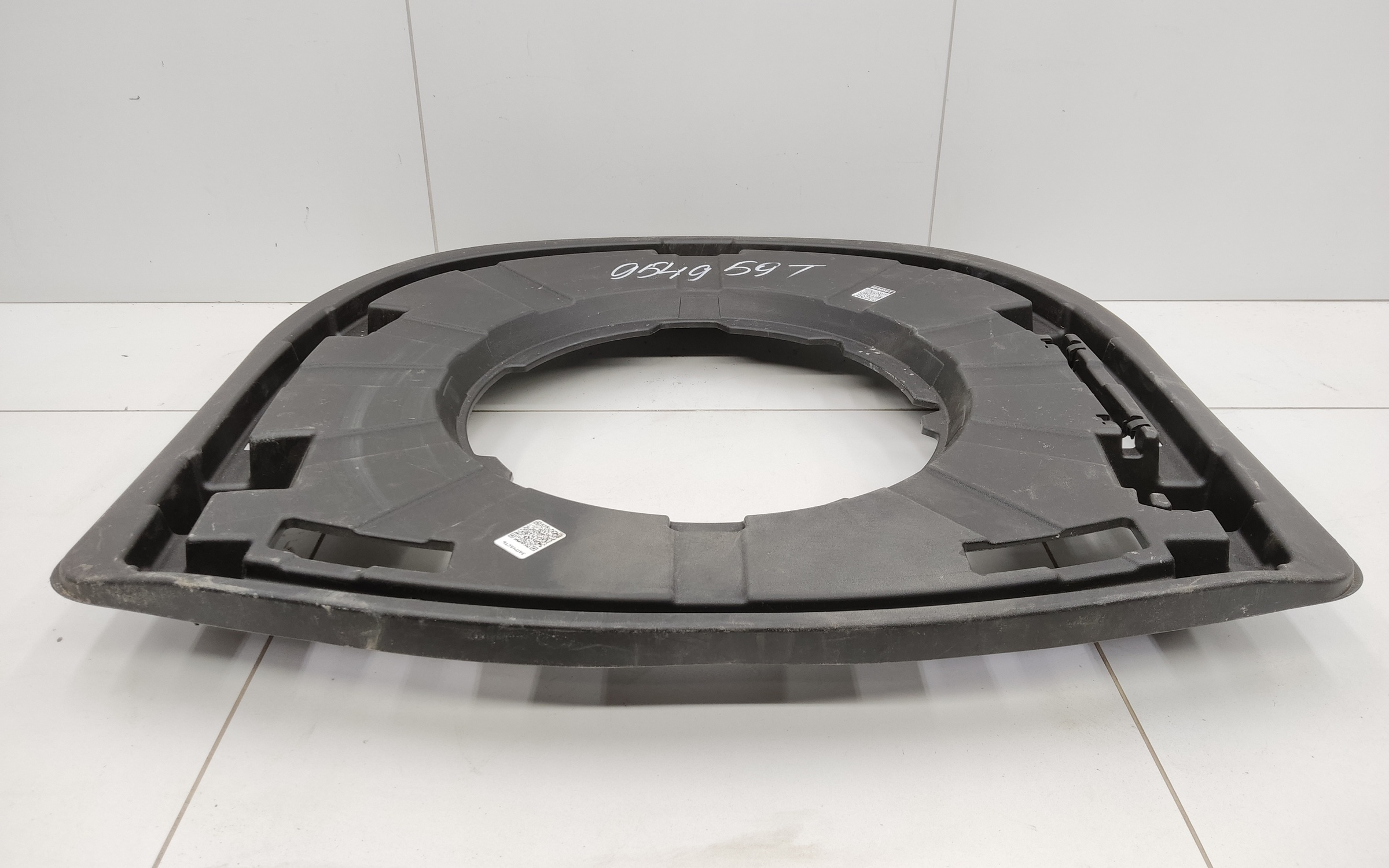 Накладка запасного колеса Toyota Camry V70