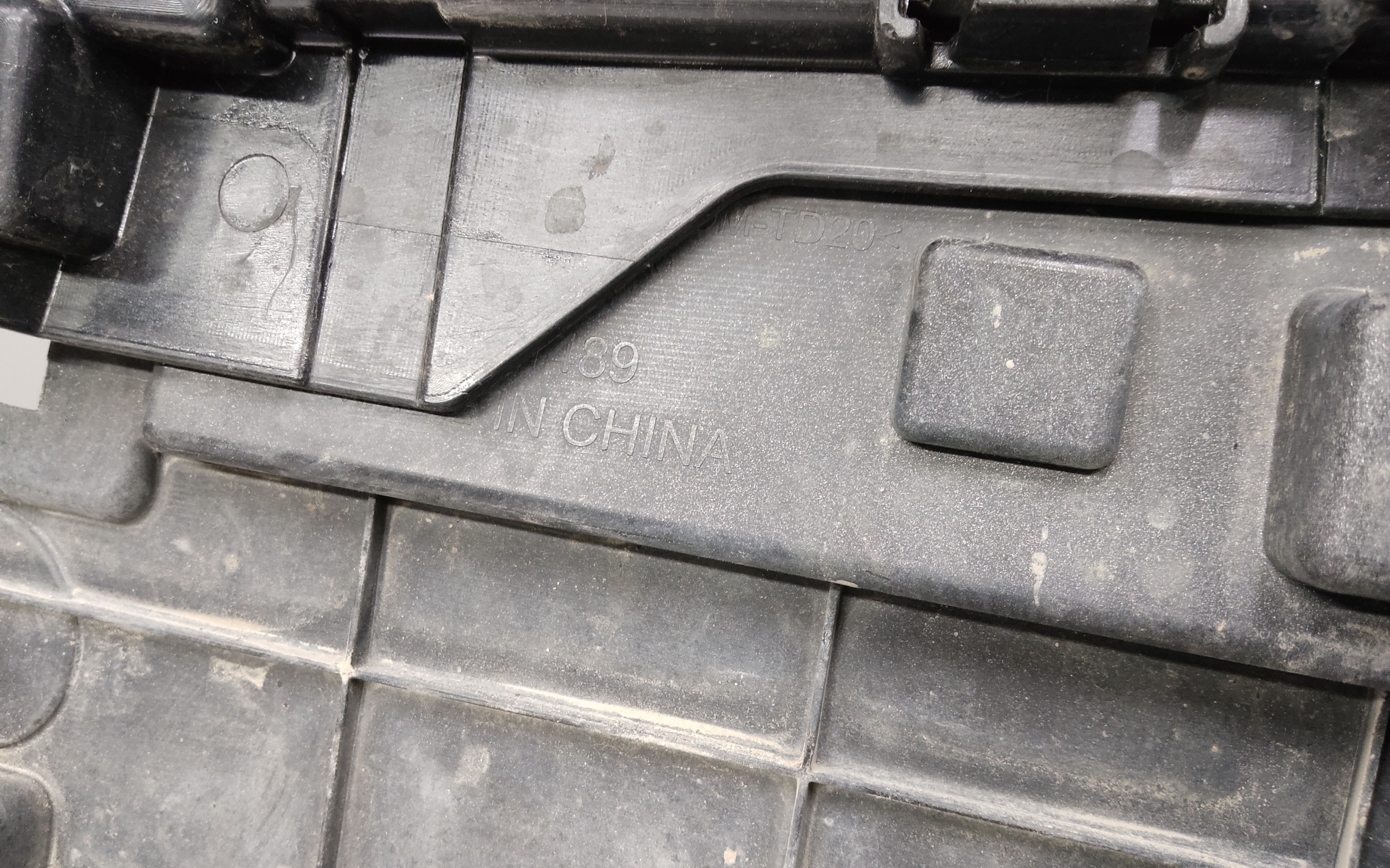 Бампер передний Geely Monjaro