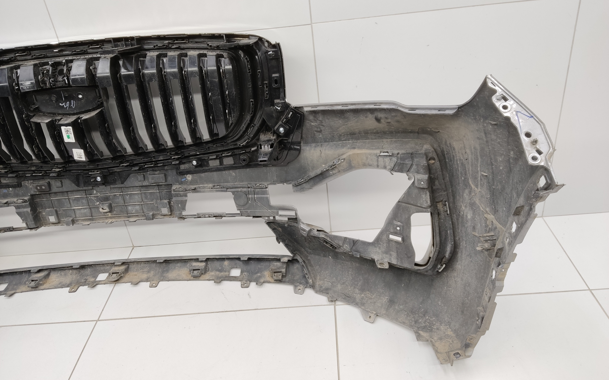 Бампер передний Geely Monjaro